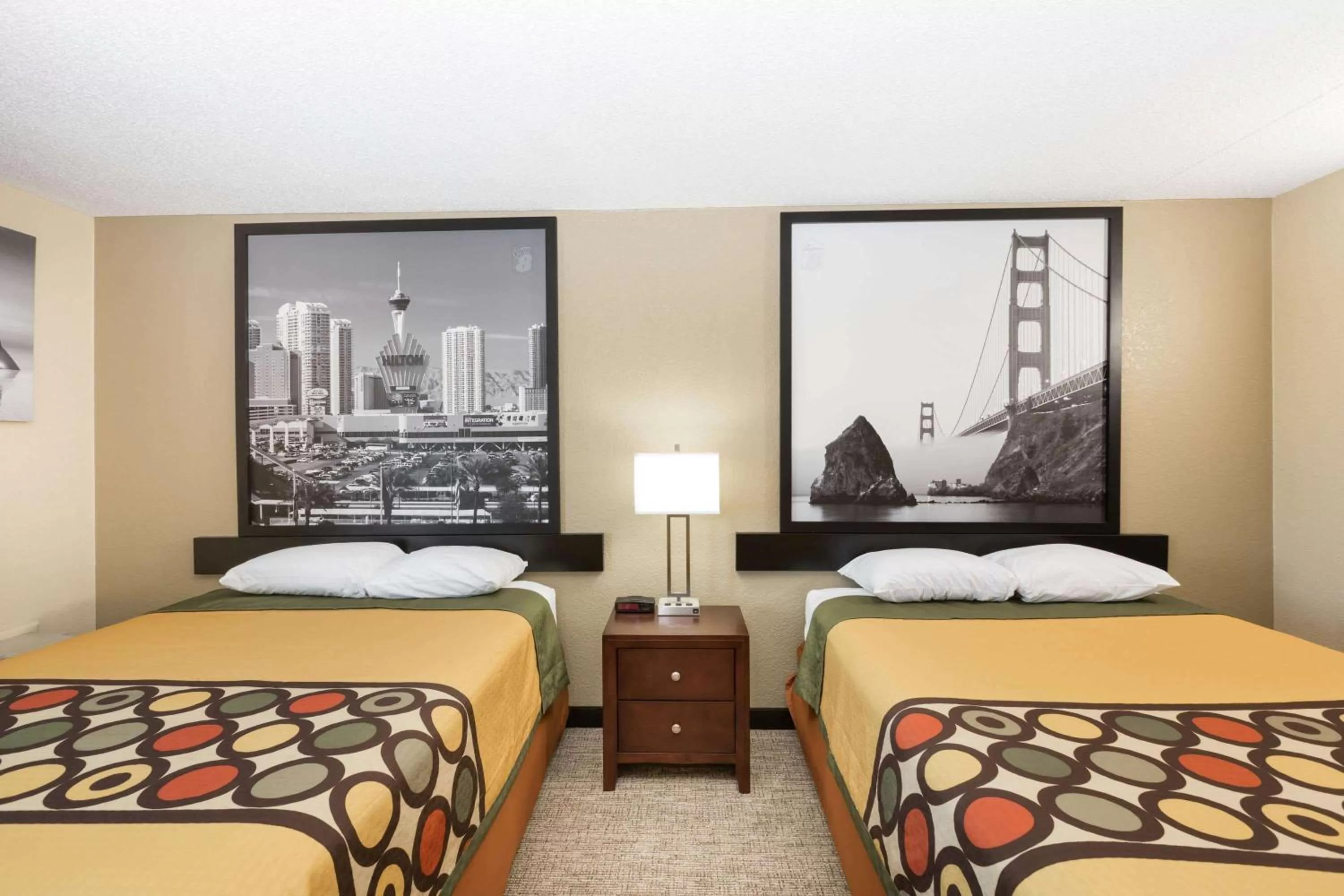 Photo of the whole room, Bed in Super 8 by Wyndham Wichita North