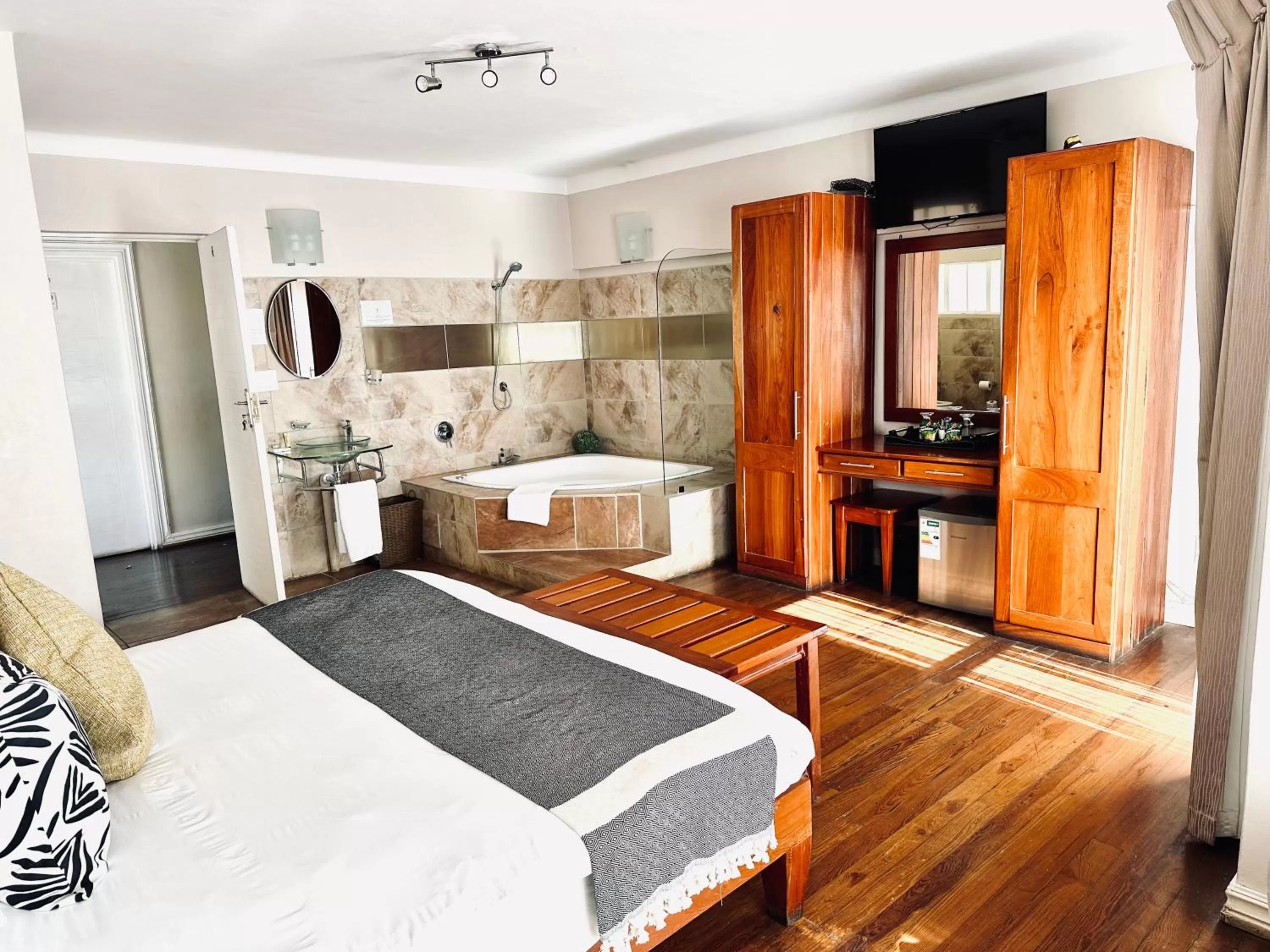 Photo of the whole room, Bed in Lido Hotel