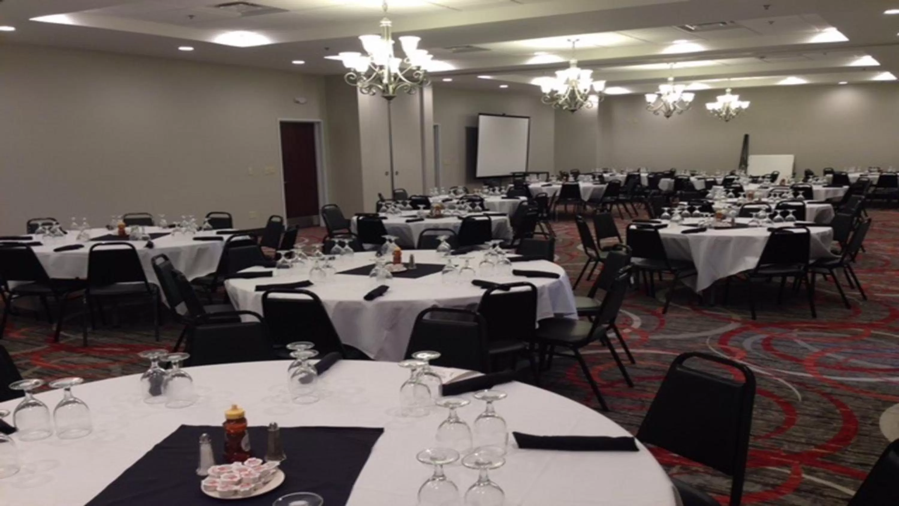 Restaurant/places to eat in Holiday Inn Lafayette North by IHG