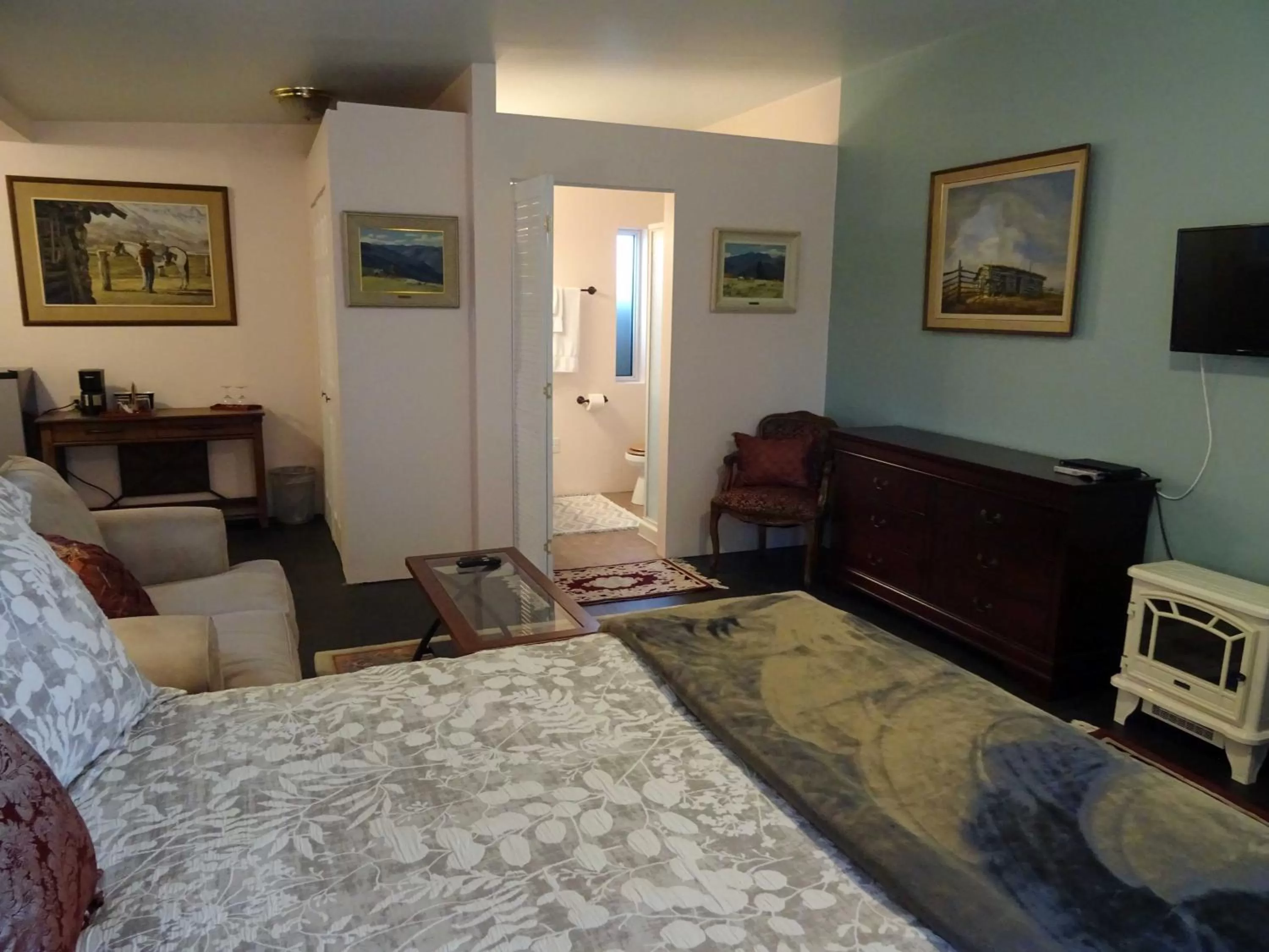 Photo of the whole room in Eagle's Nest Resort