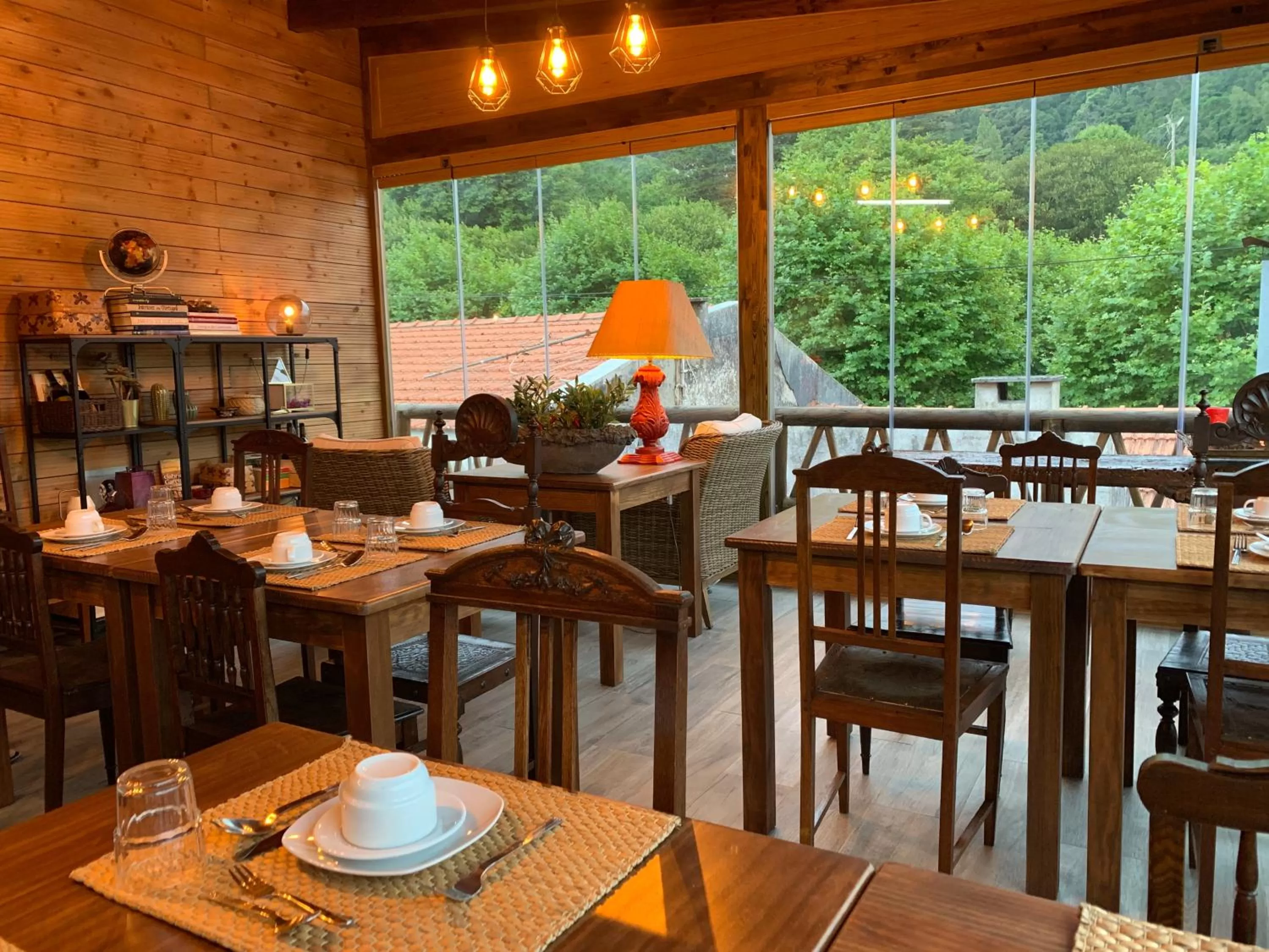 Restaurant/places to eat in Storytellers Villas