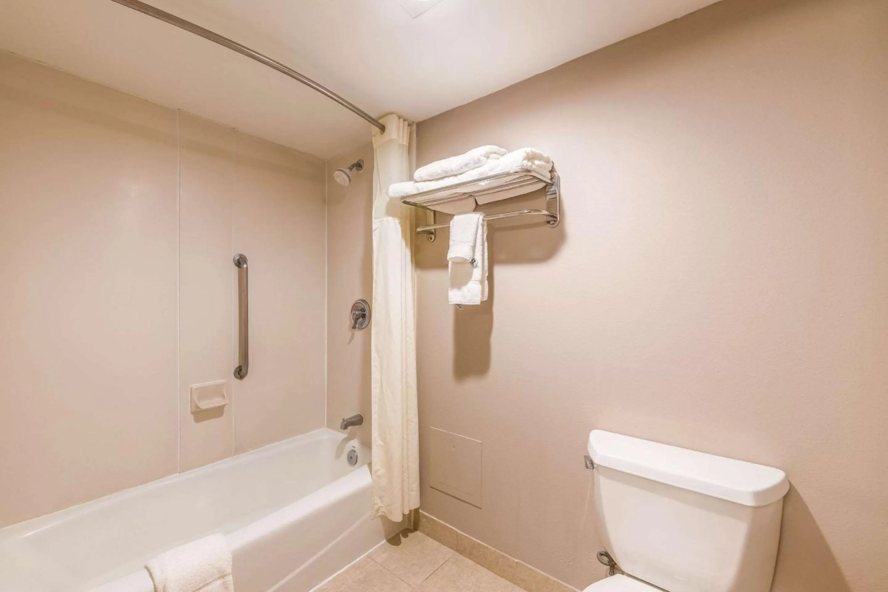 Bathroom in Lake Norman Inn and Suites