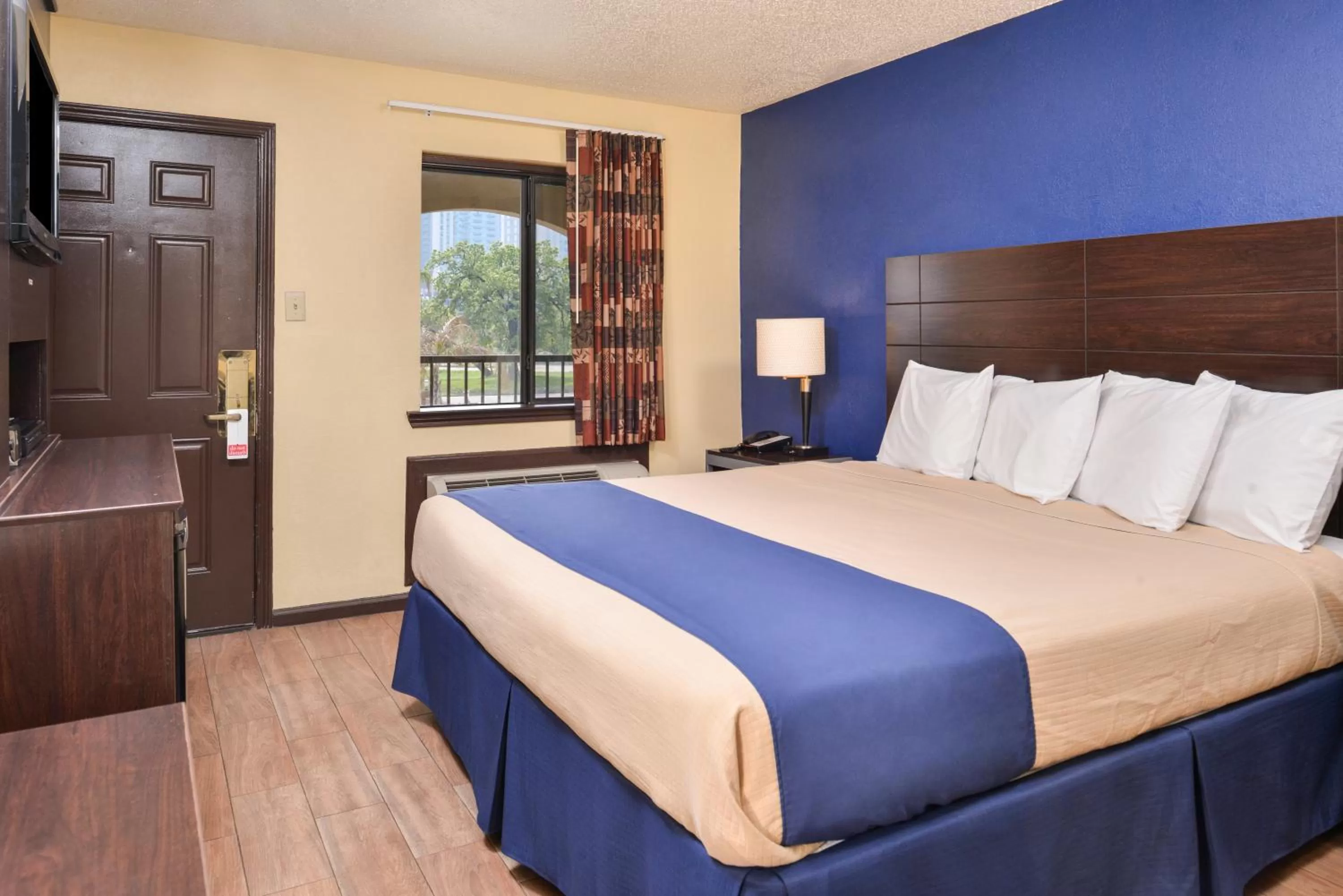 Bed in Americas Best Value Inn Medical Center Downtown