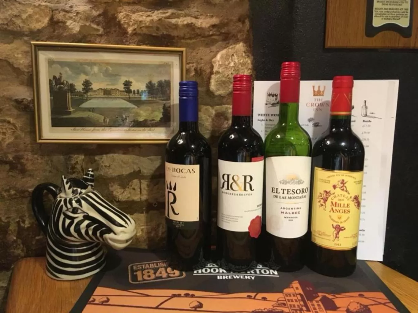 Lounge or bar in The Crown Inn, Church Enstone