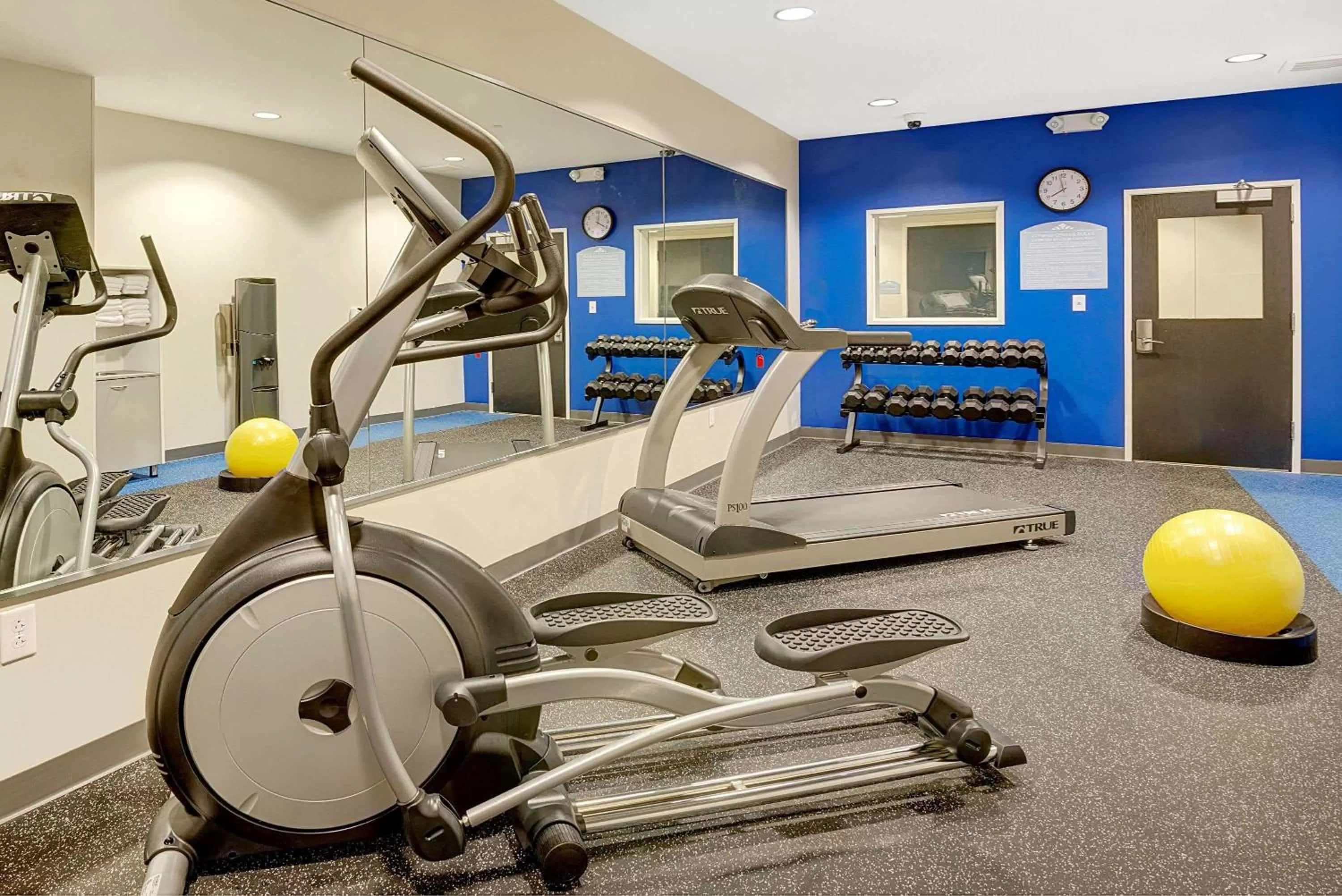 Fitness centre/facilities in Microtel Inn & Suites by Wyndham Philadelphia Airport Ridley Park