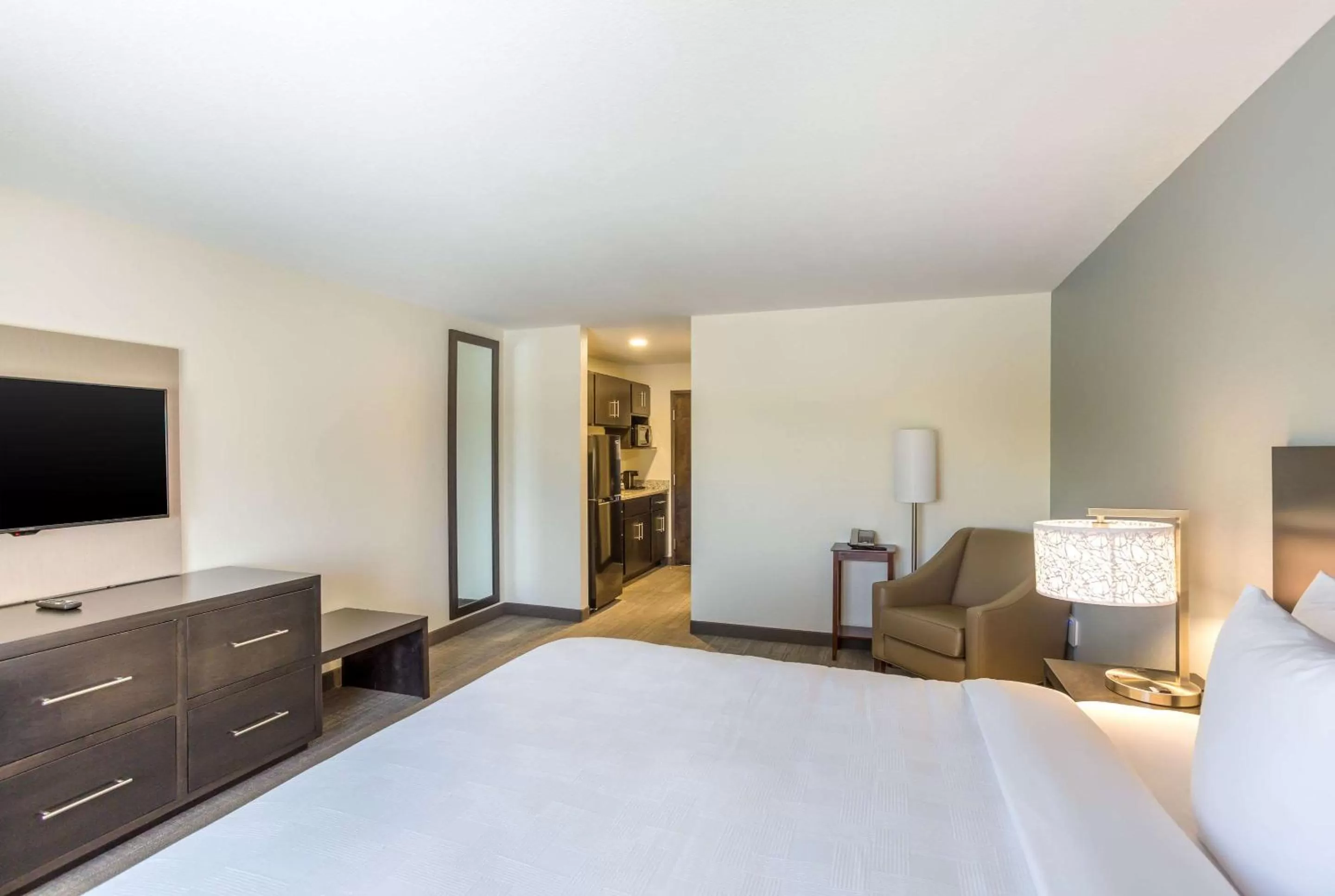 Photo of the whole room, Bed in MainStay Suites Logan Ohio-Hocking Hills