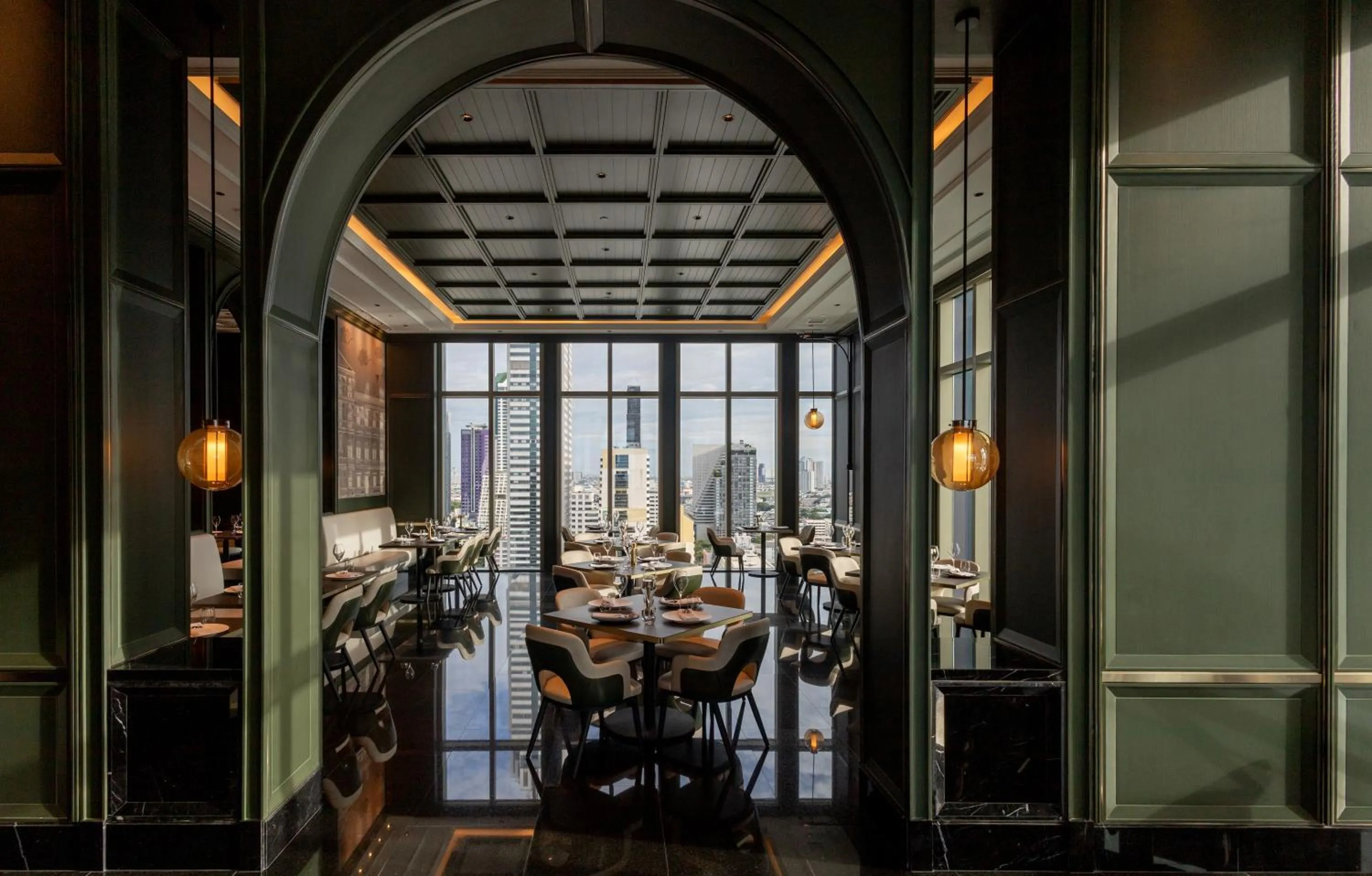 Restaurant/places to eat in Grande Centre Point Surawong Bangkok