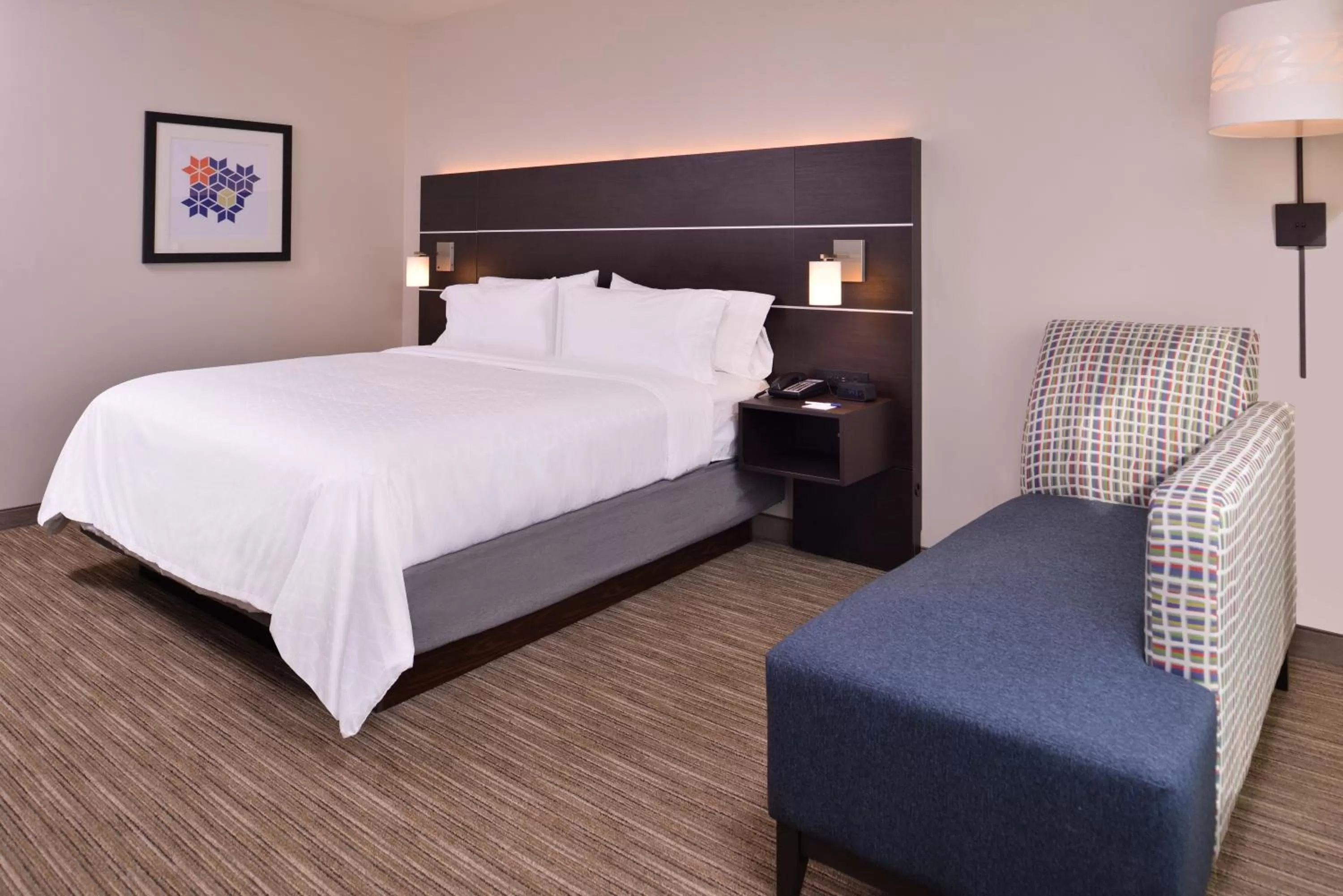 Photo of the whole room, Bed in Holiday Inn Express & Suites - Mall of America - MSP Airport by IHG