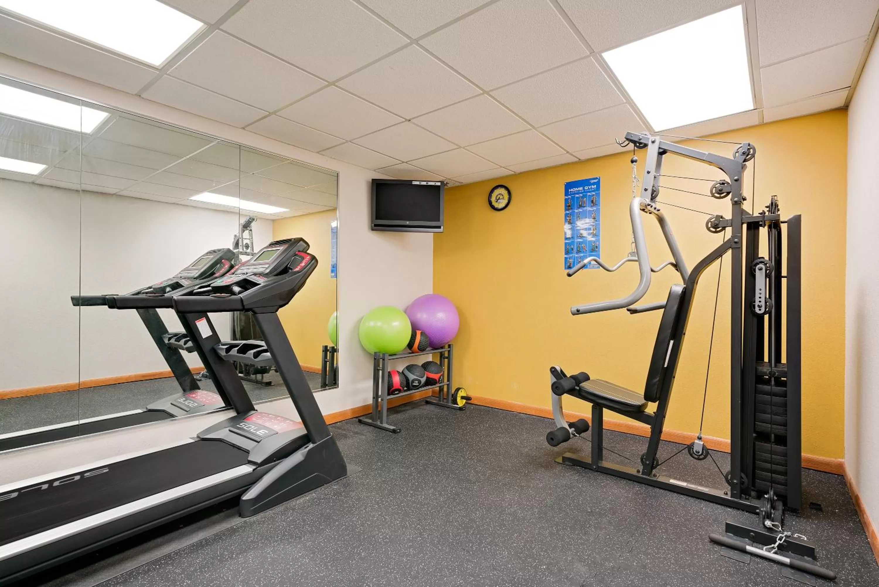 Fitness centre/facilities in Twin Cities Inn, Mounds View