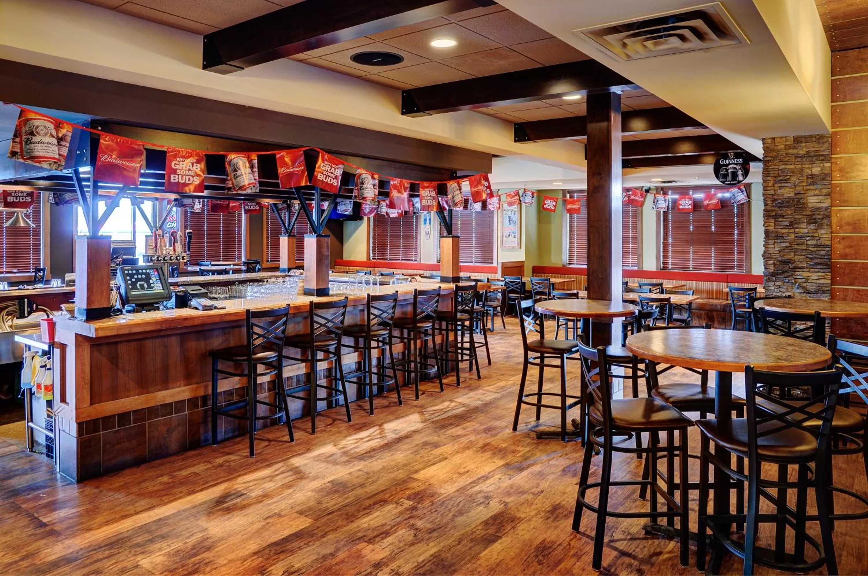 Meals in Lakeview Inns & Suites - Fort Saskatchewan