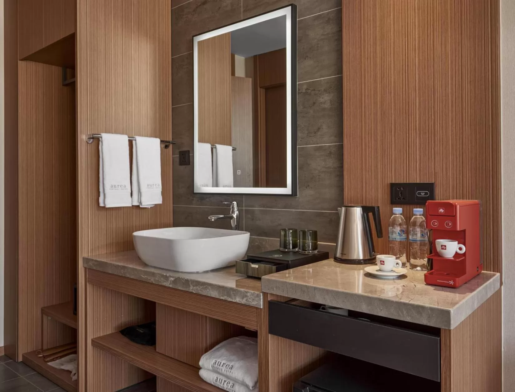 Bathroom in Aurea Central Hotel