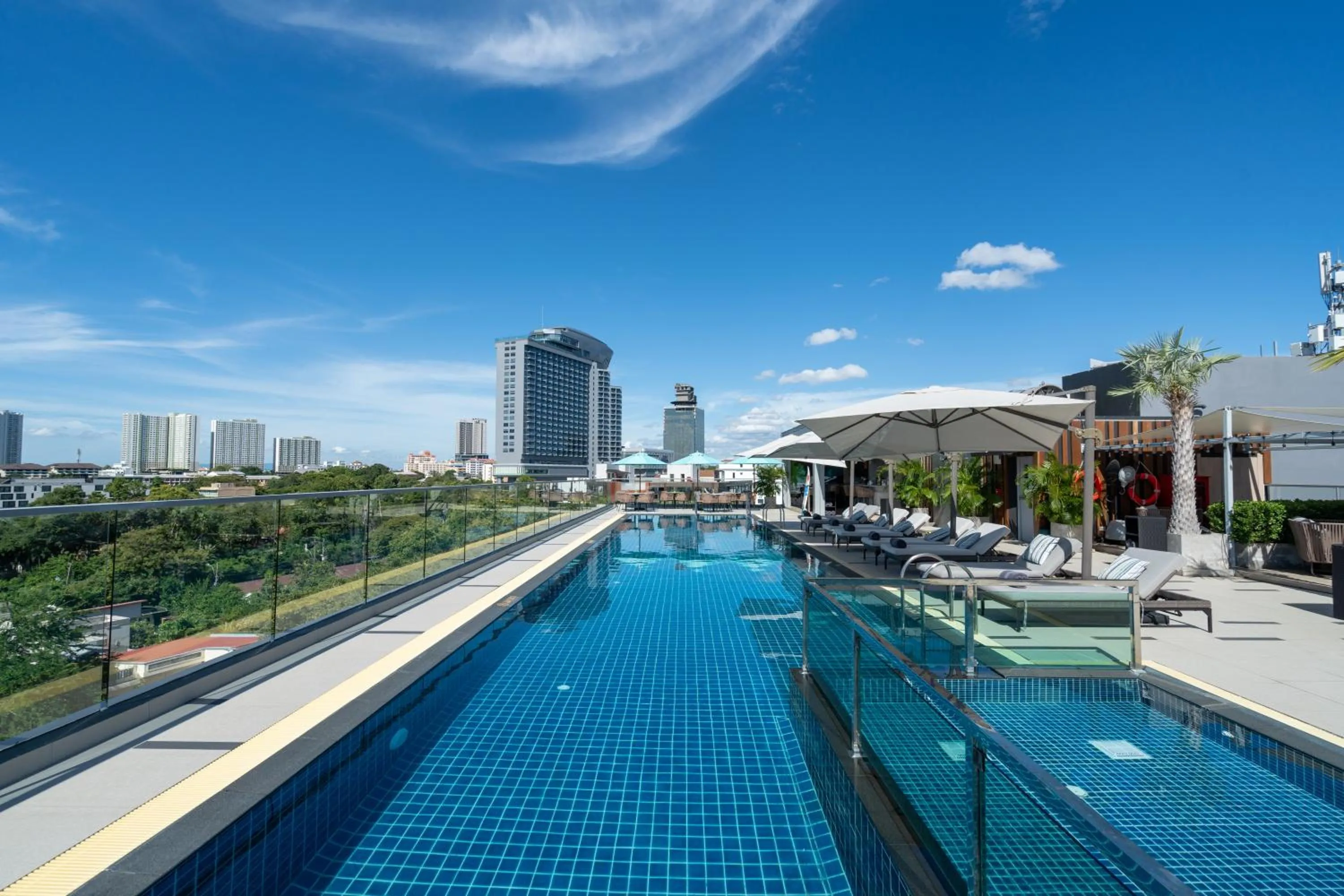 Swimming pool in Courtyard by Marriott North Pattaya