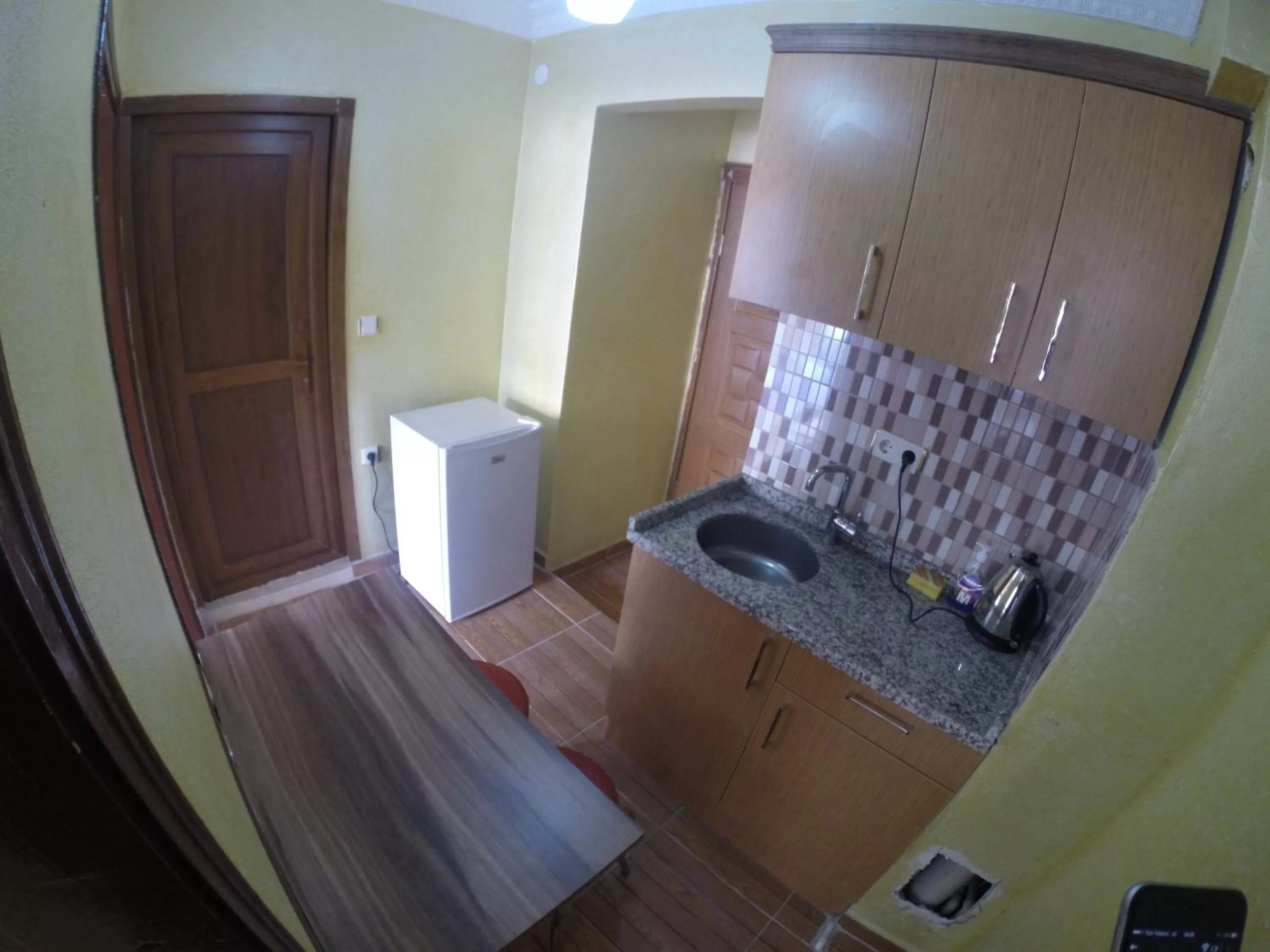 Coffee/tea facilities, Kitchen/Kitchenette in Arat Apartments