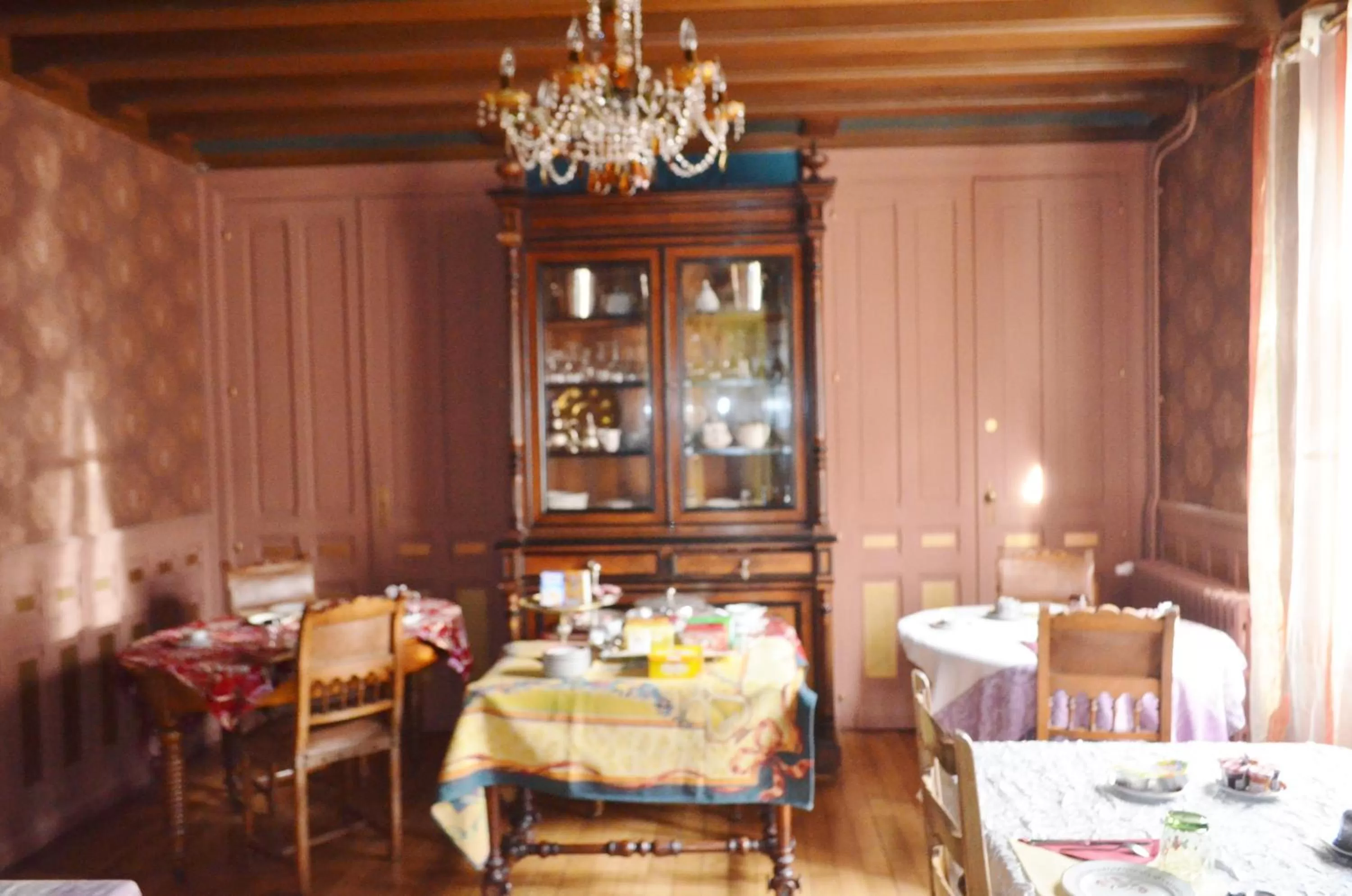 Restaurant/places to eat in Lit en Loire