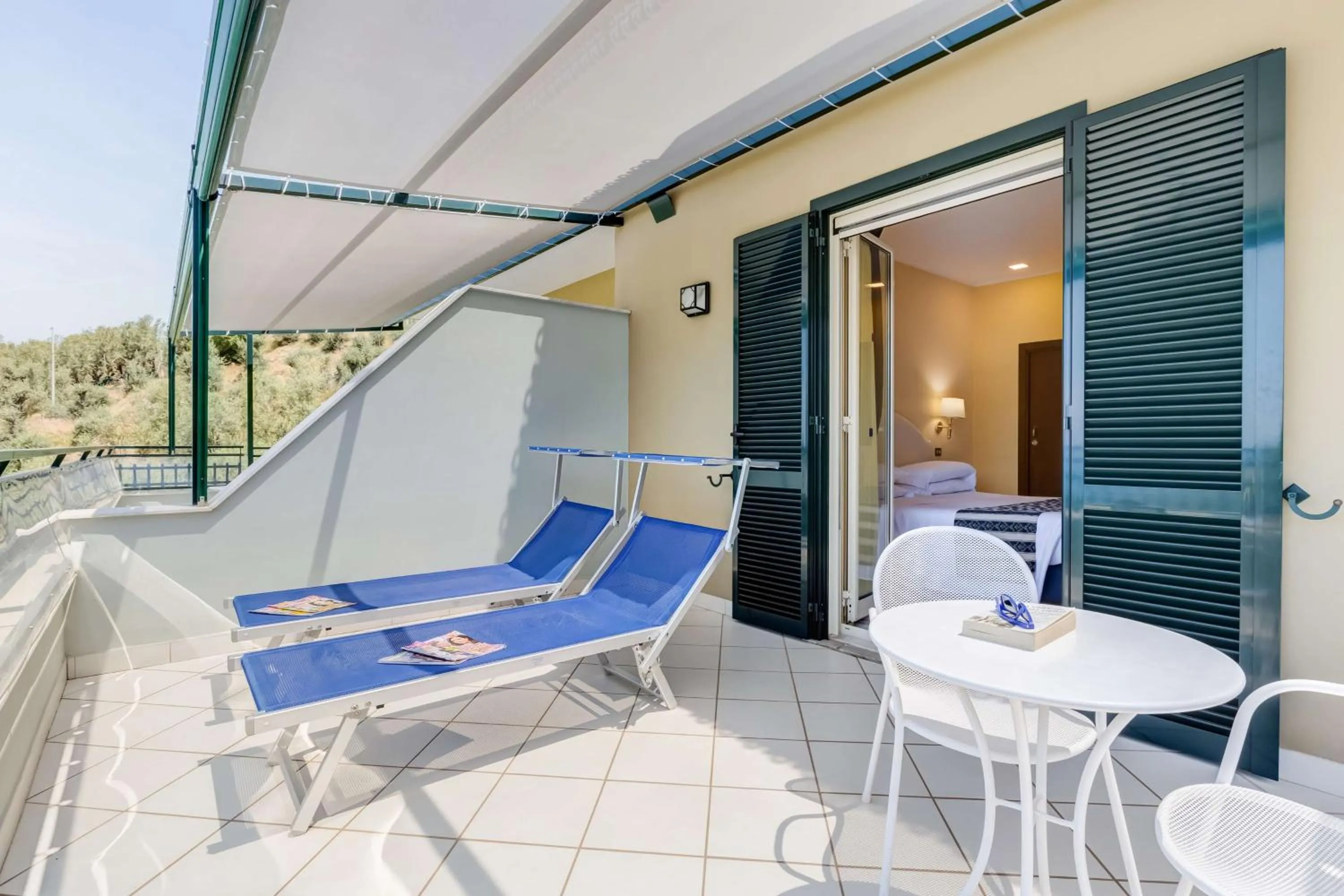 Patio in Best Western Hotel La Solara