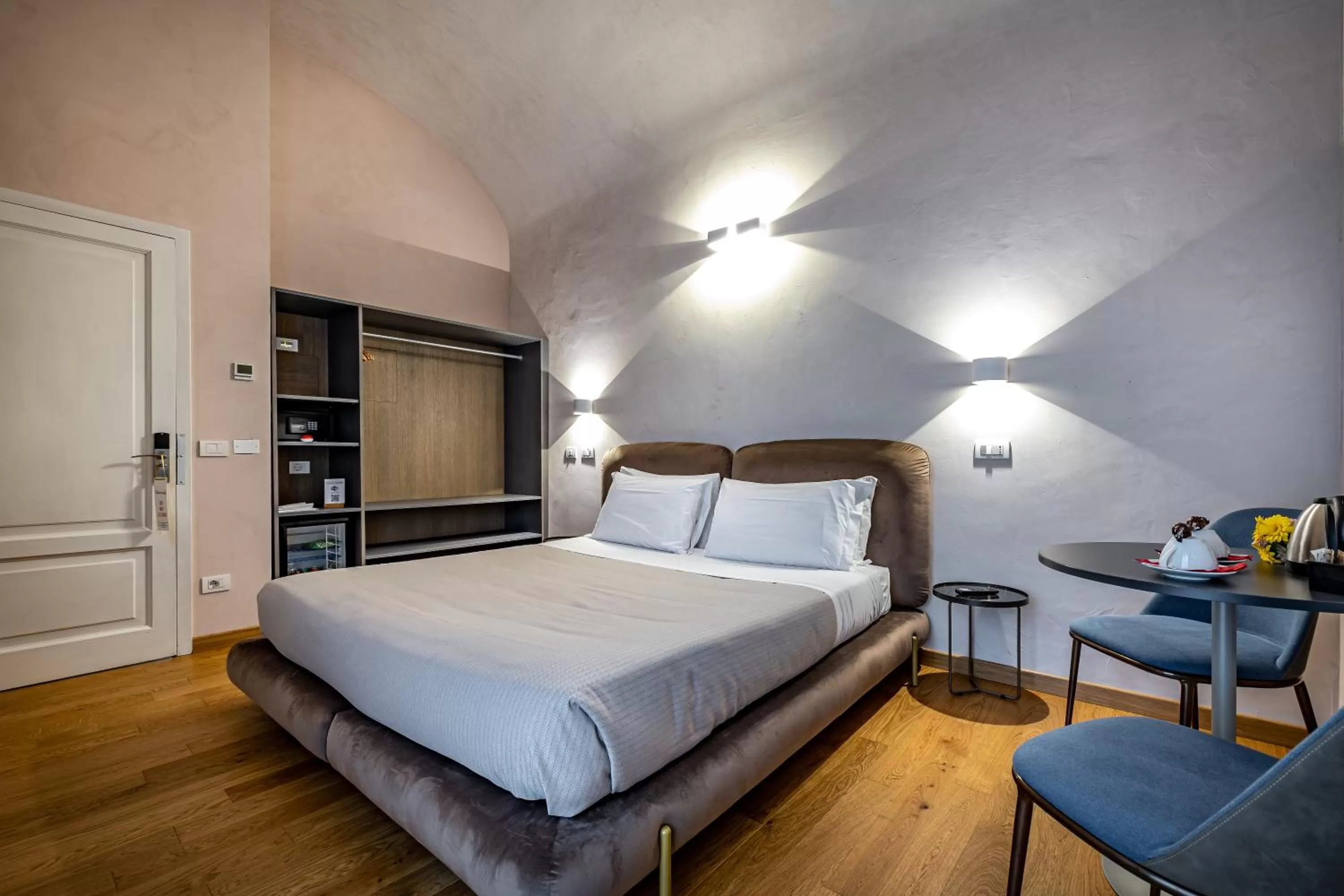 Photo of the whole room, Bed in Hotel La Scaletta al Ponte Vecchio