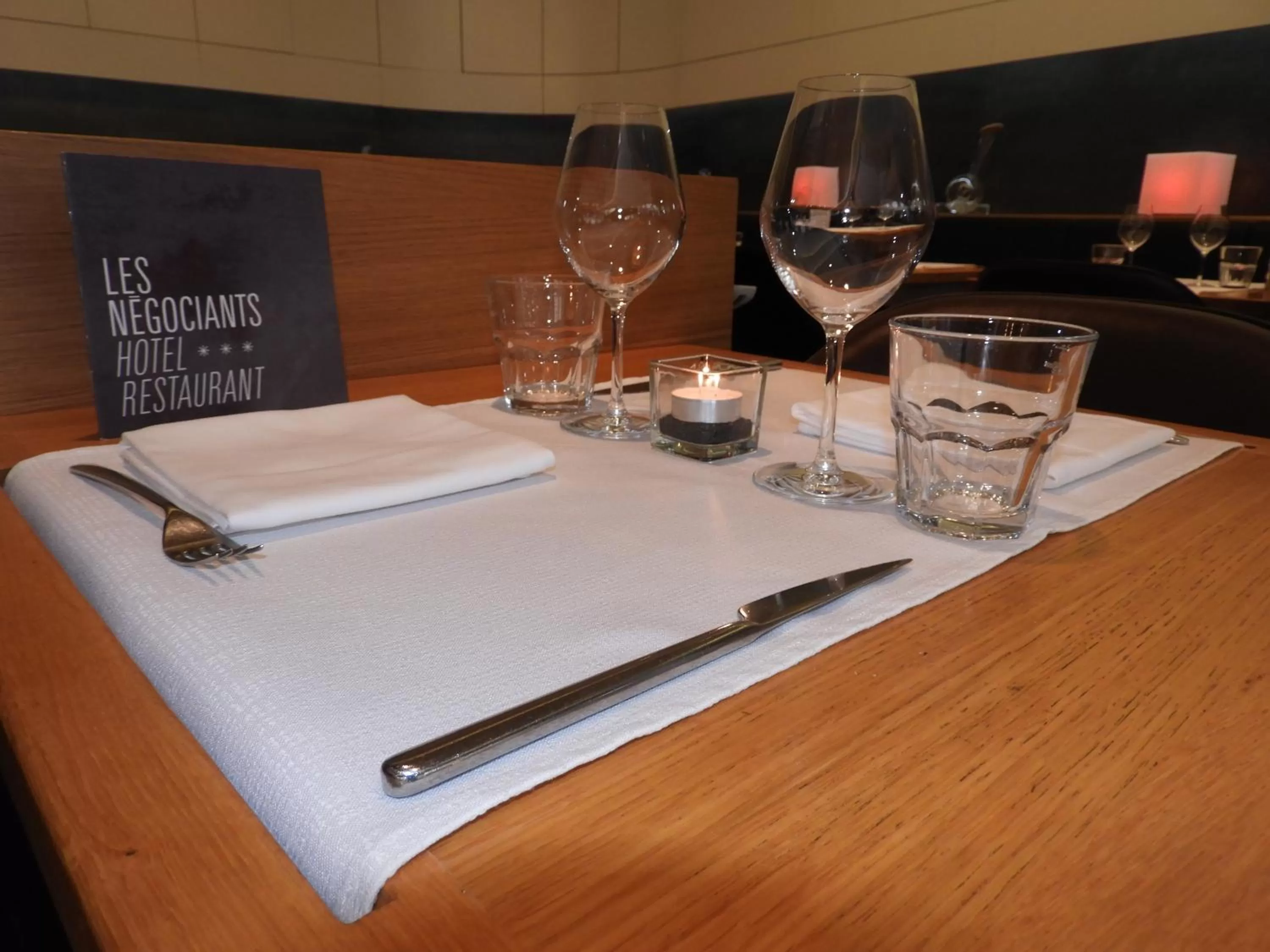 Restaurant/places to eat in Les Negociants