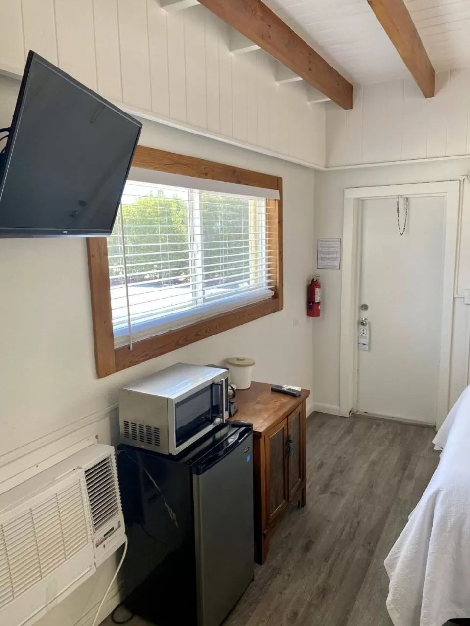 Bathroom, Bed in Drop Anchor Resort & Marina