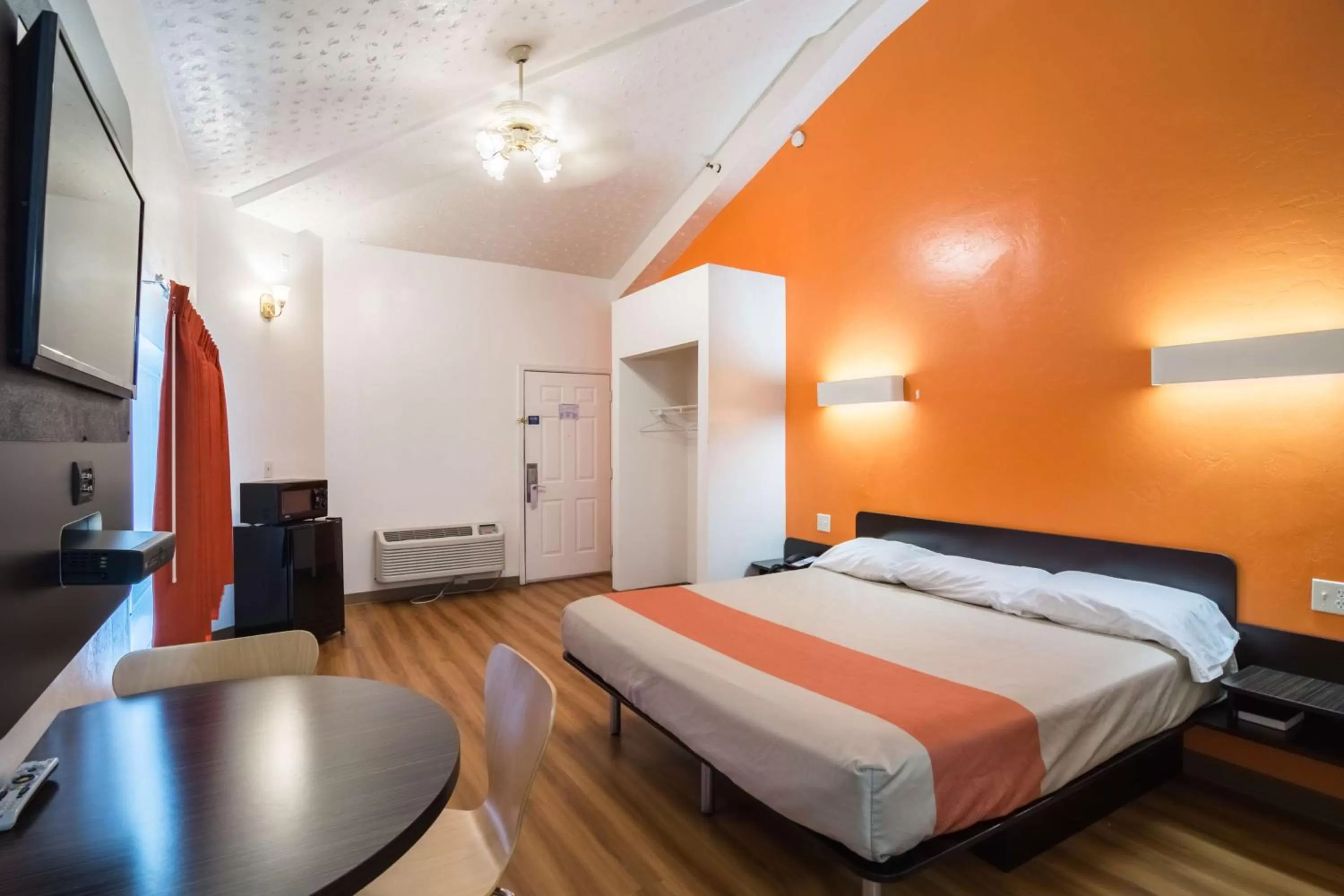 TV and multimedia, Bed in Motel 6-Globe, AZ