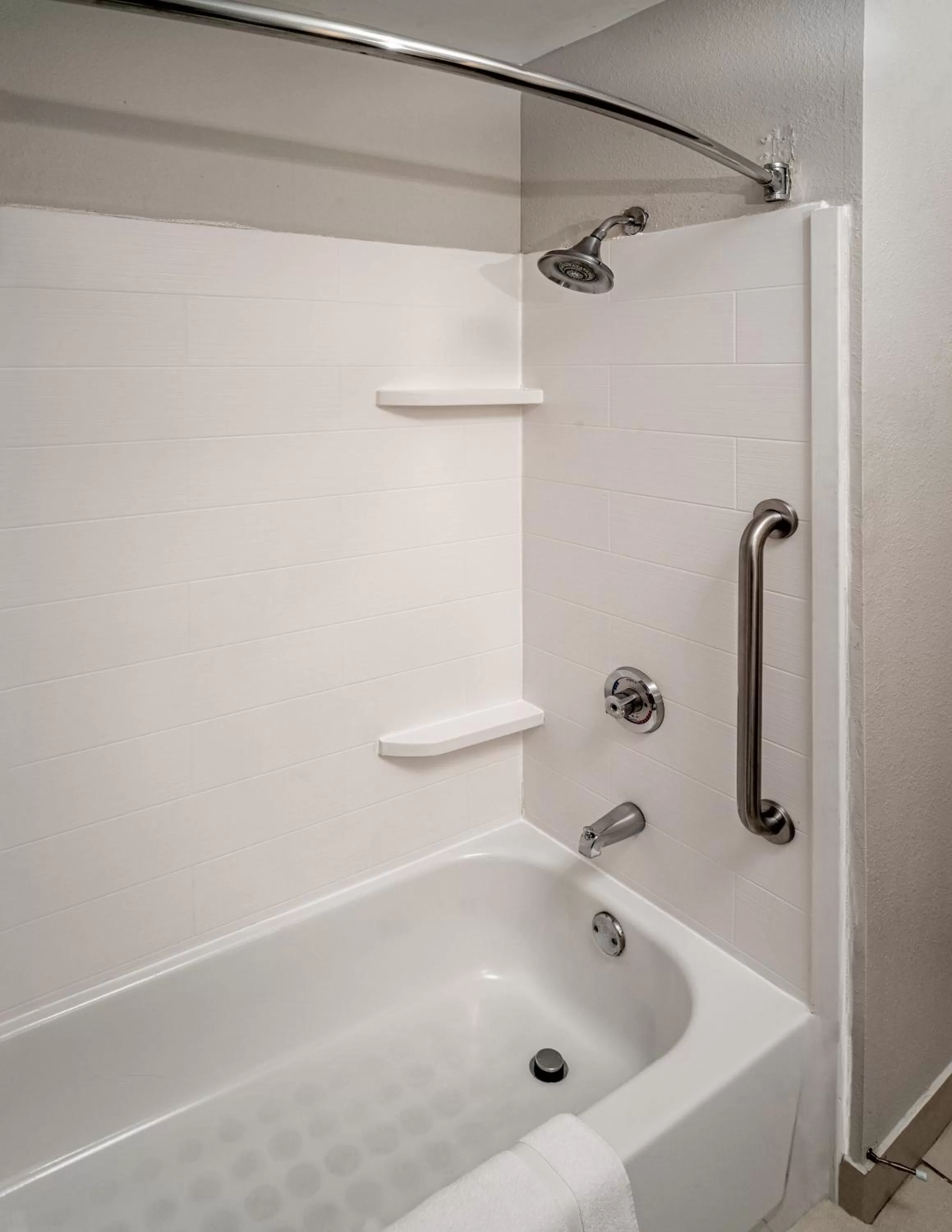 Bath in Holiday Inn Express and Suites Pikeville by IHG