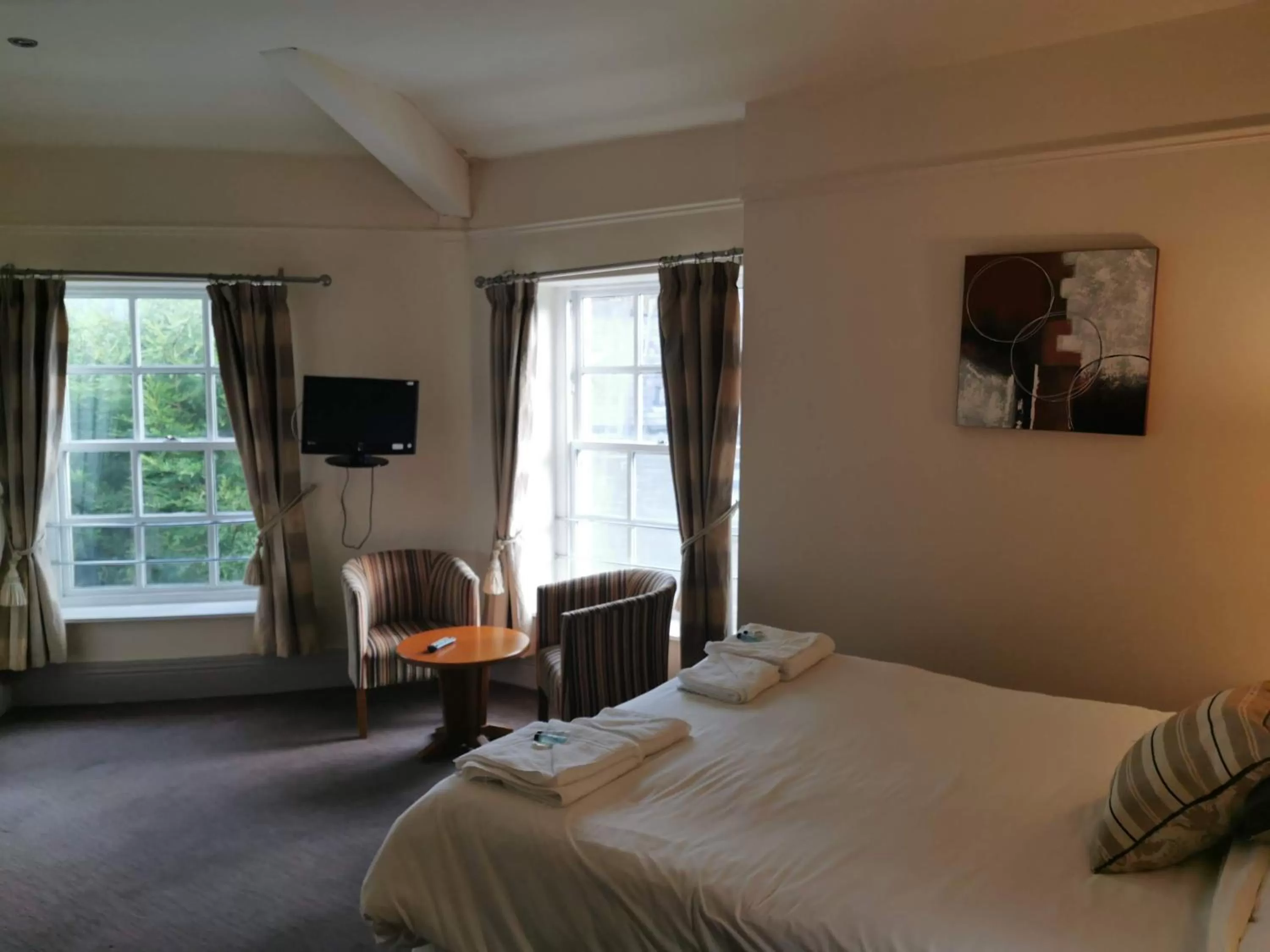 Bed in The Queens Hotel