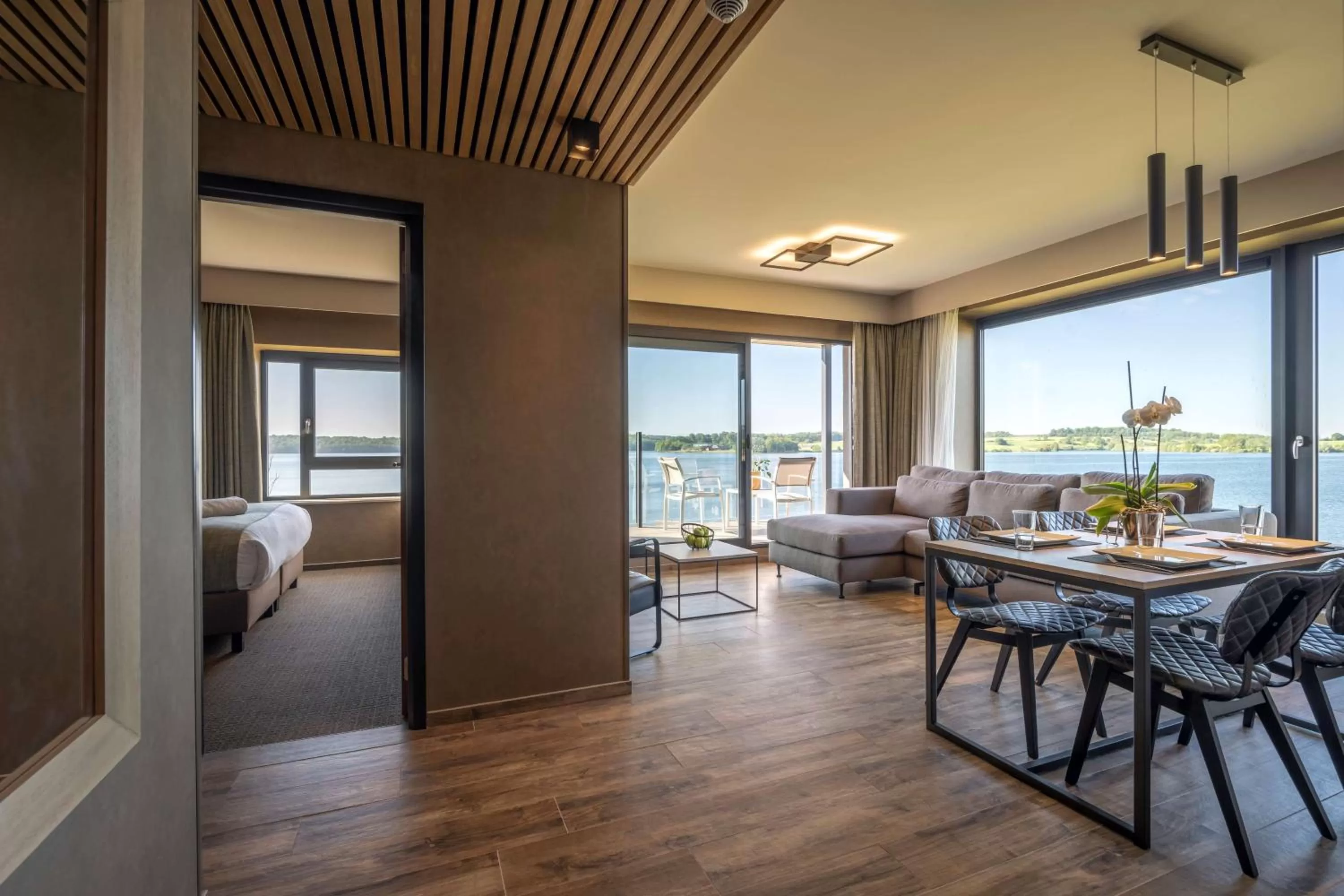 Photo of the whole room, Bed in Golden Lakes Hotel