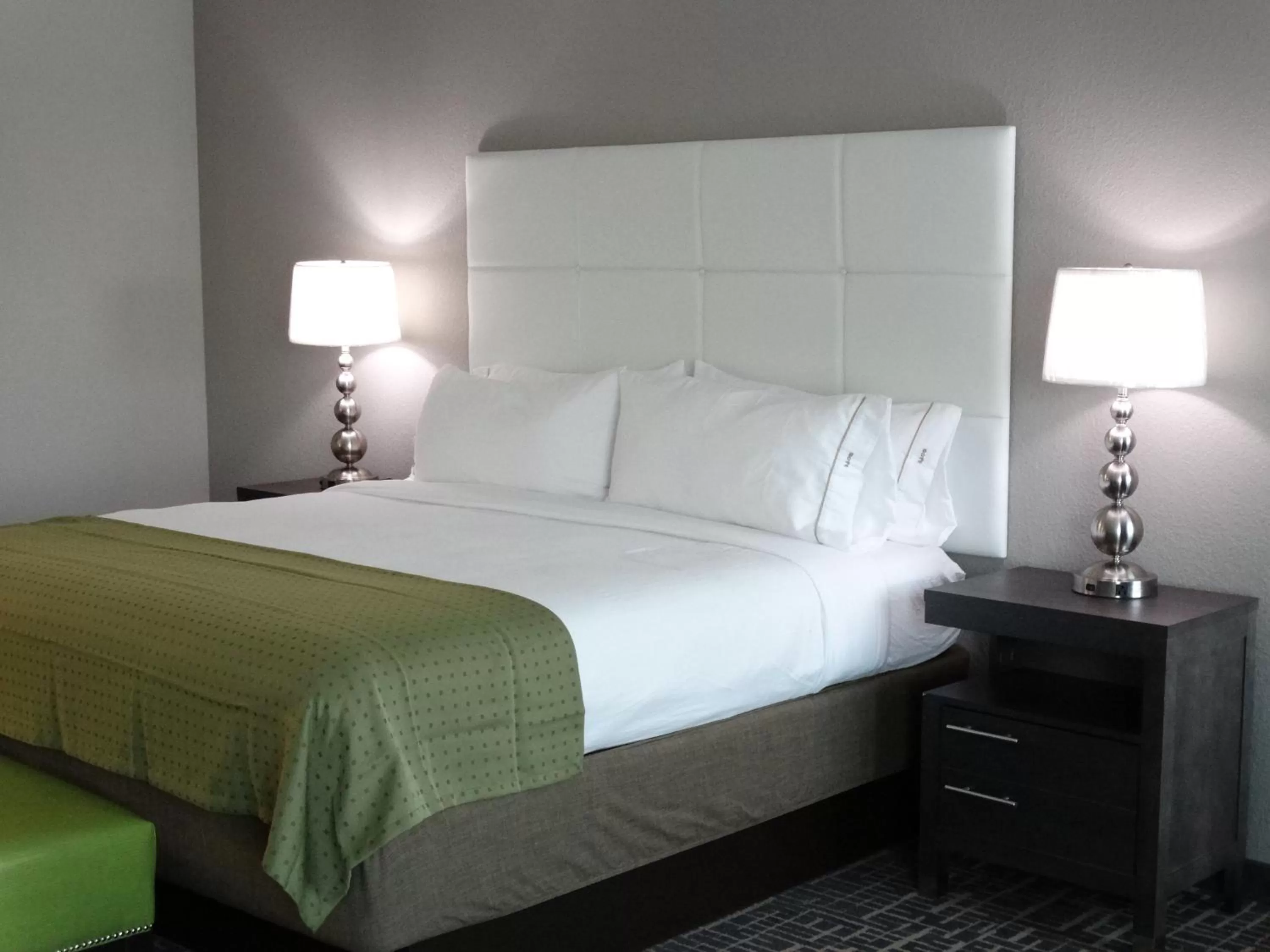 Photo of the whole room, Bed in Holiday Inn Covington by IHG