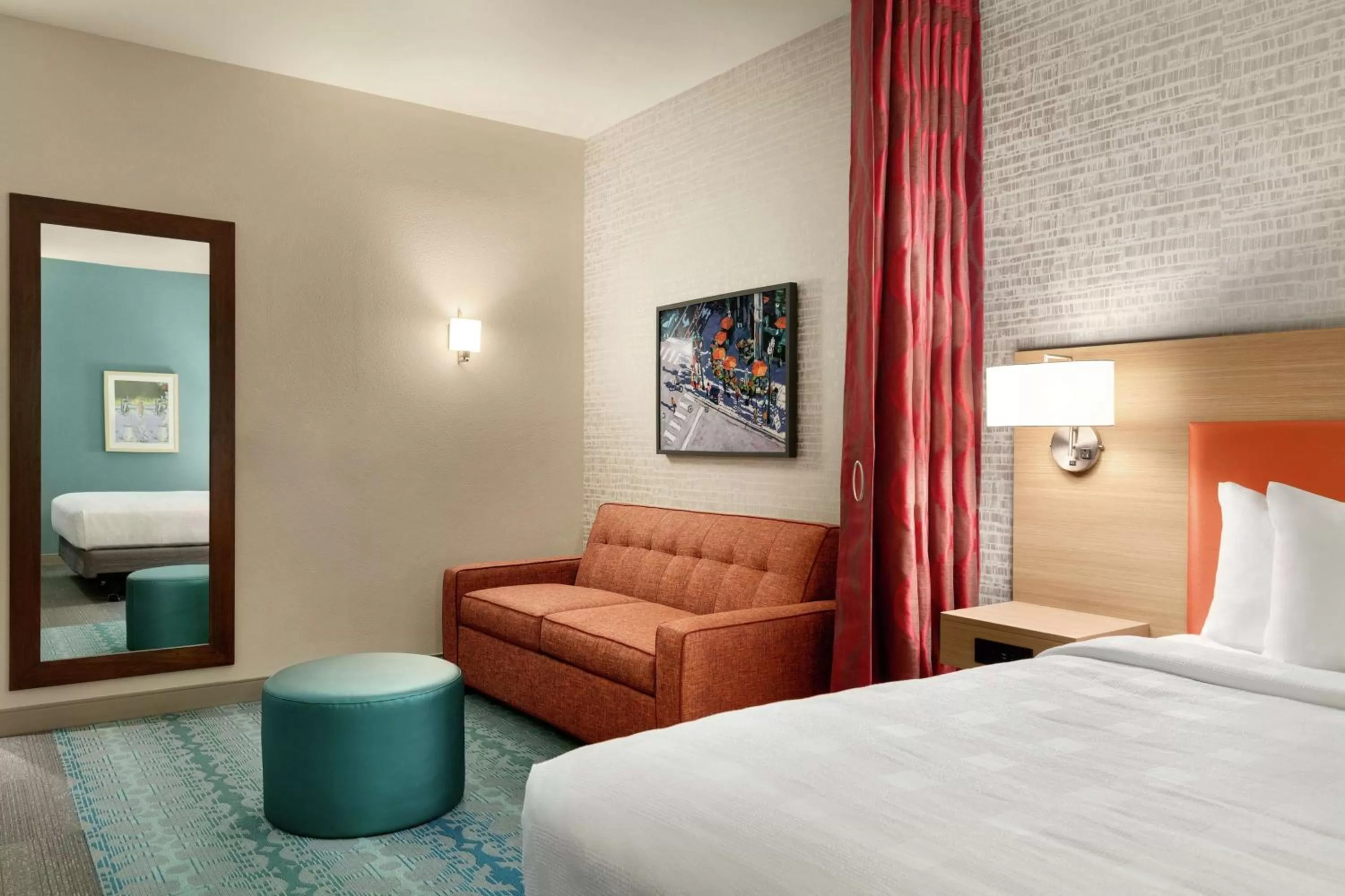 Living room, Bed in Home2 Suites By Hilton Ogden
