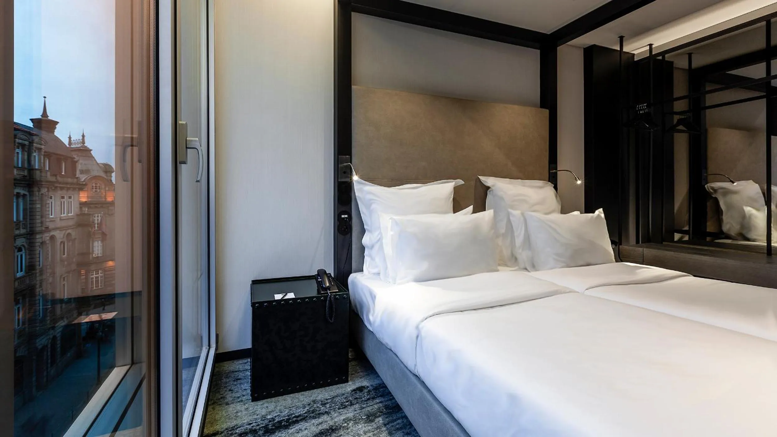 Bed in Porto Royal Bridges Hotel