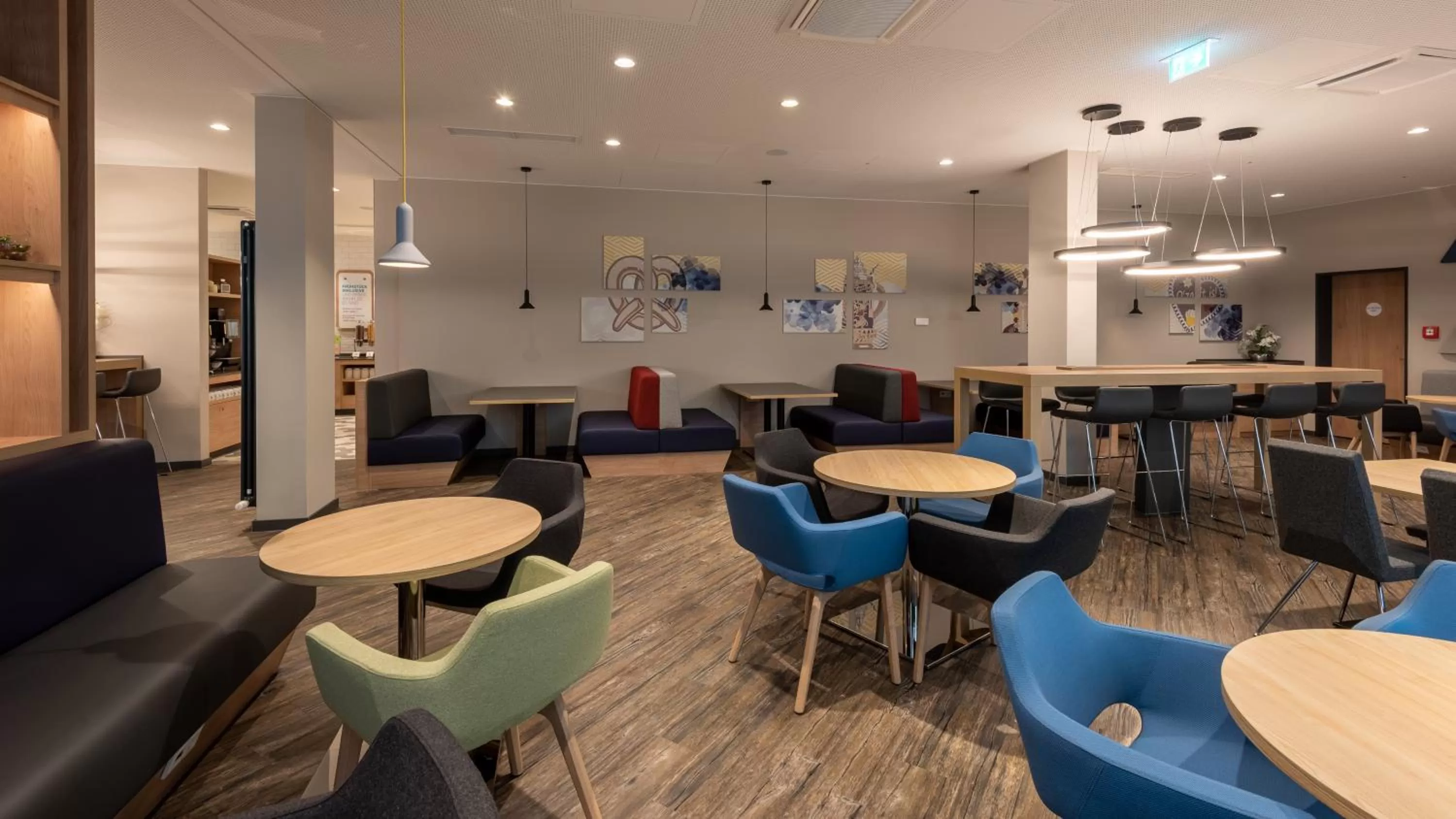 Lobby or reception in Holiday Inn Express - MUNICH NORTH by IHG