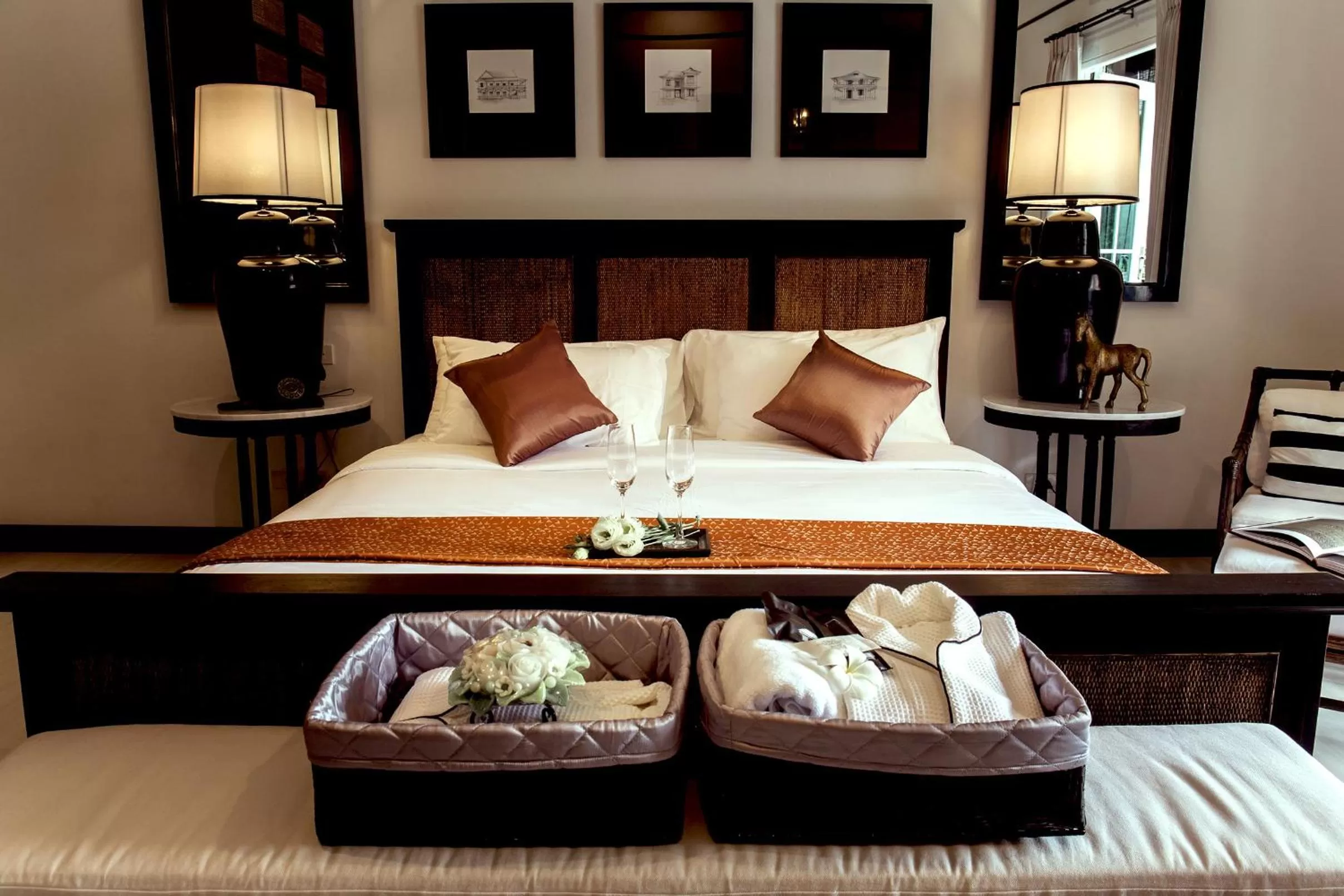 Bed in 99 The Heritage Hotel