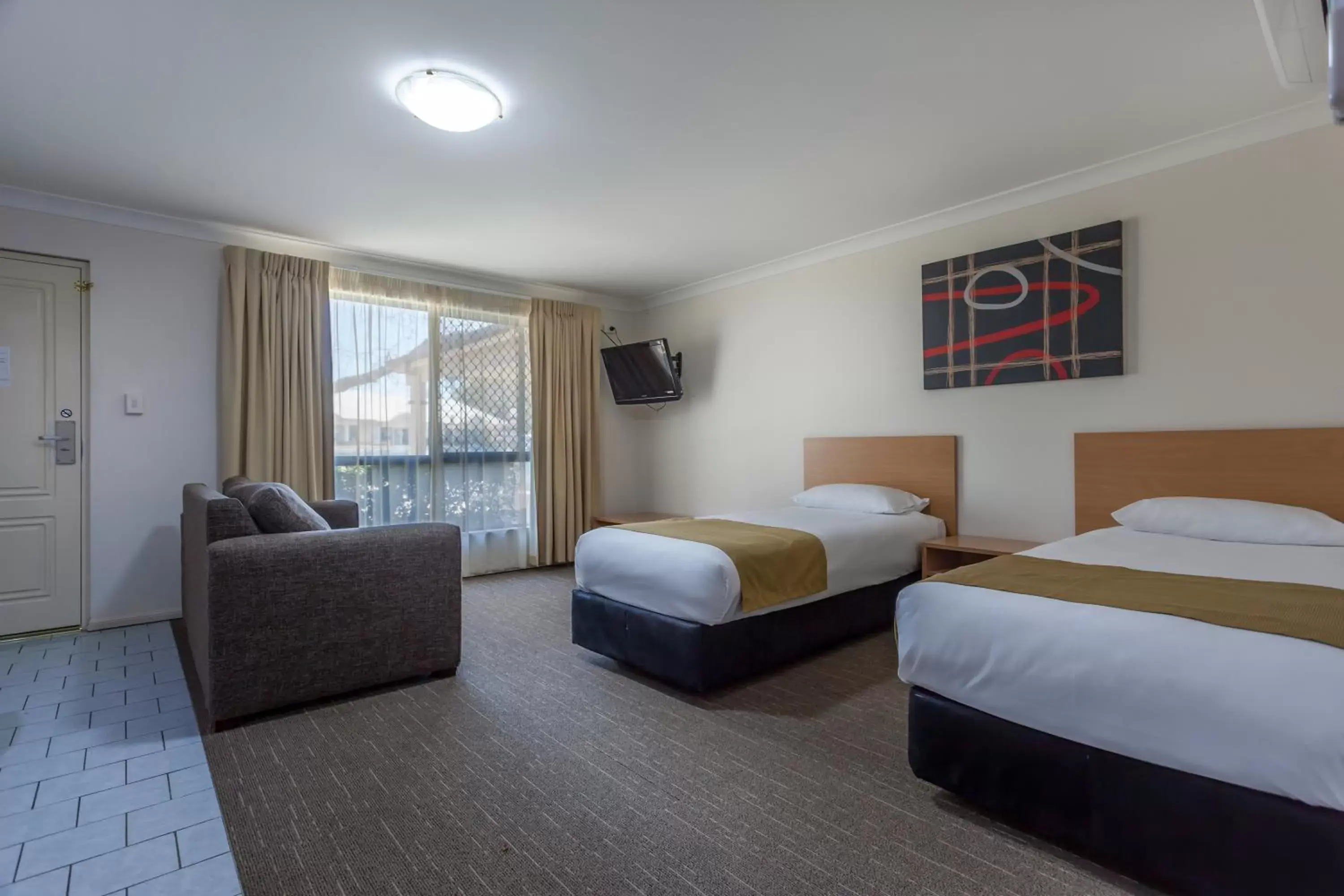 One-Bedroom Suite in Best Western Tuscany on Tor Motor Inn One-Bedroom Suite in Best Western Tuscany on Tor Motor Inn