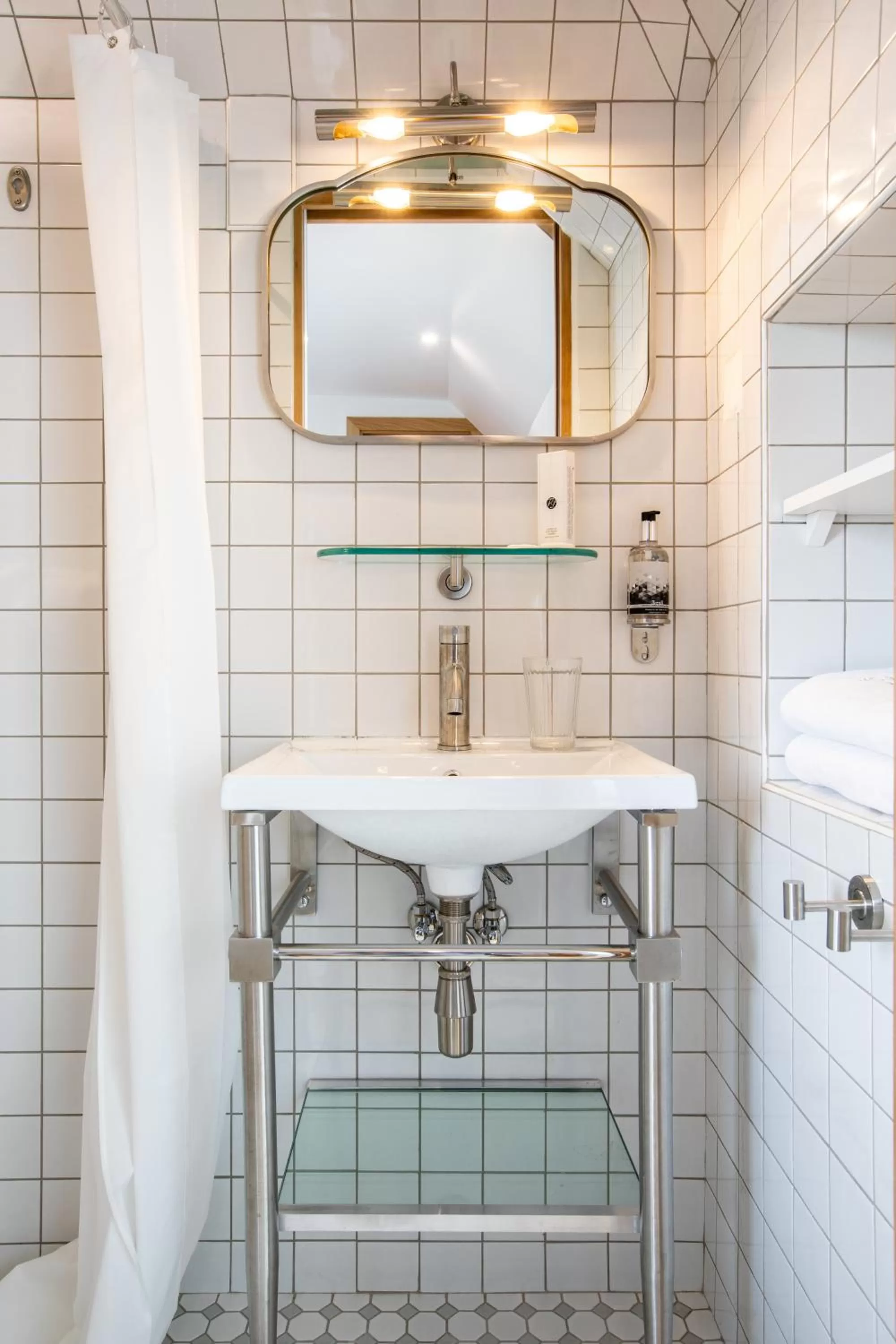 Bathroom in Rose Bourbon