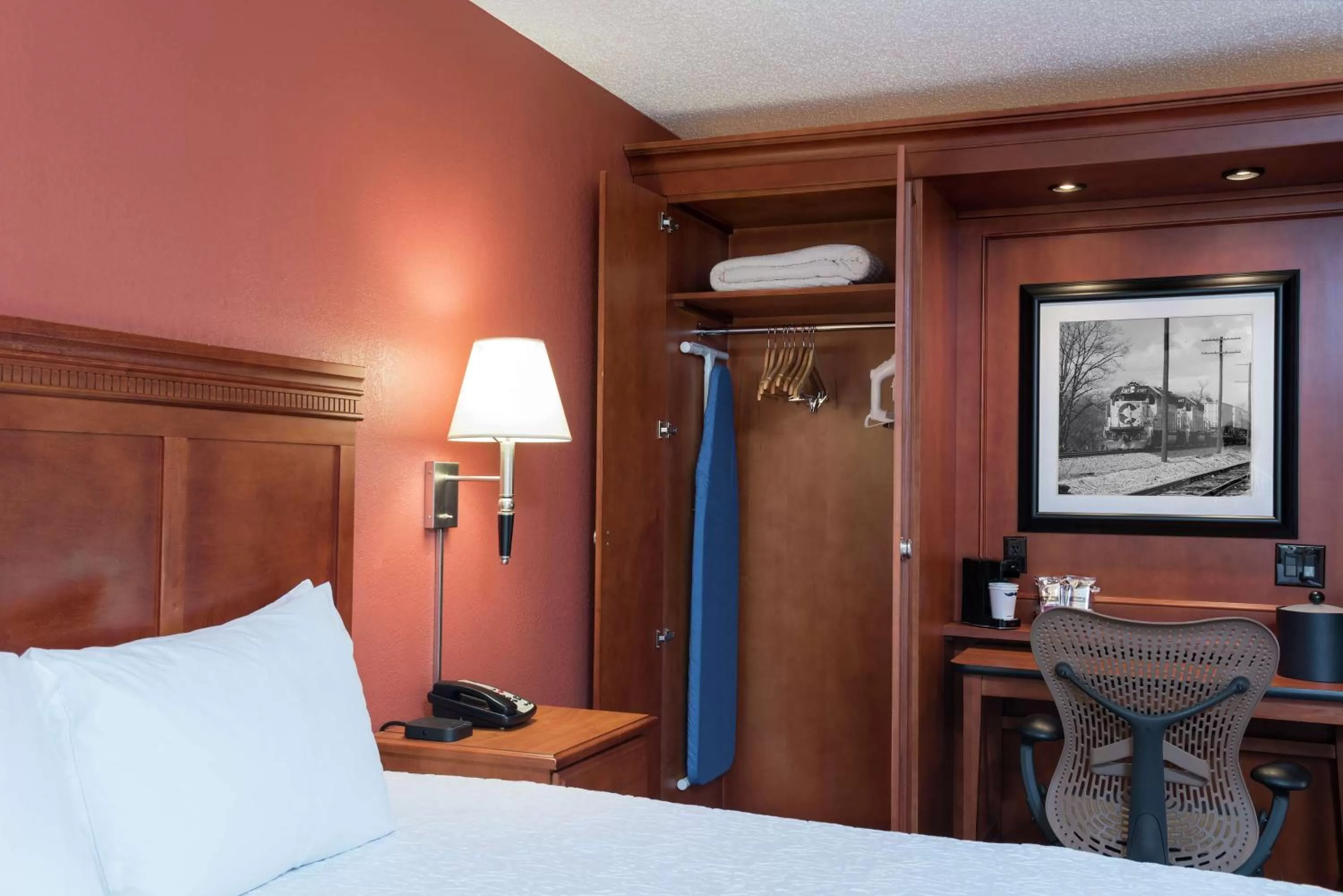 King Study with Sofa Bed - Non-Smoking  in Hampton Inn Joliet/I-80