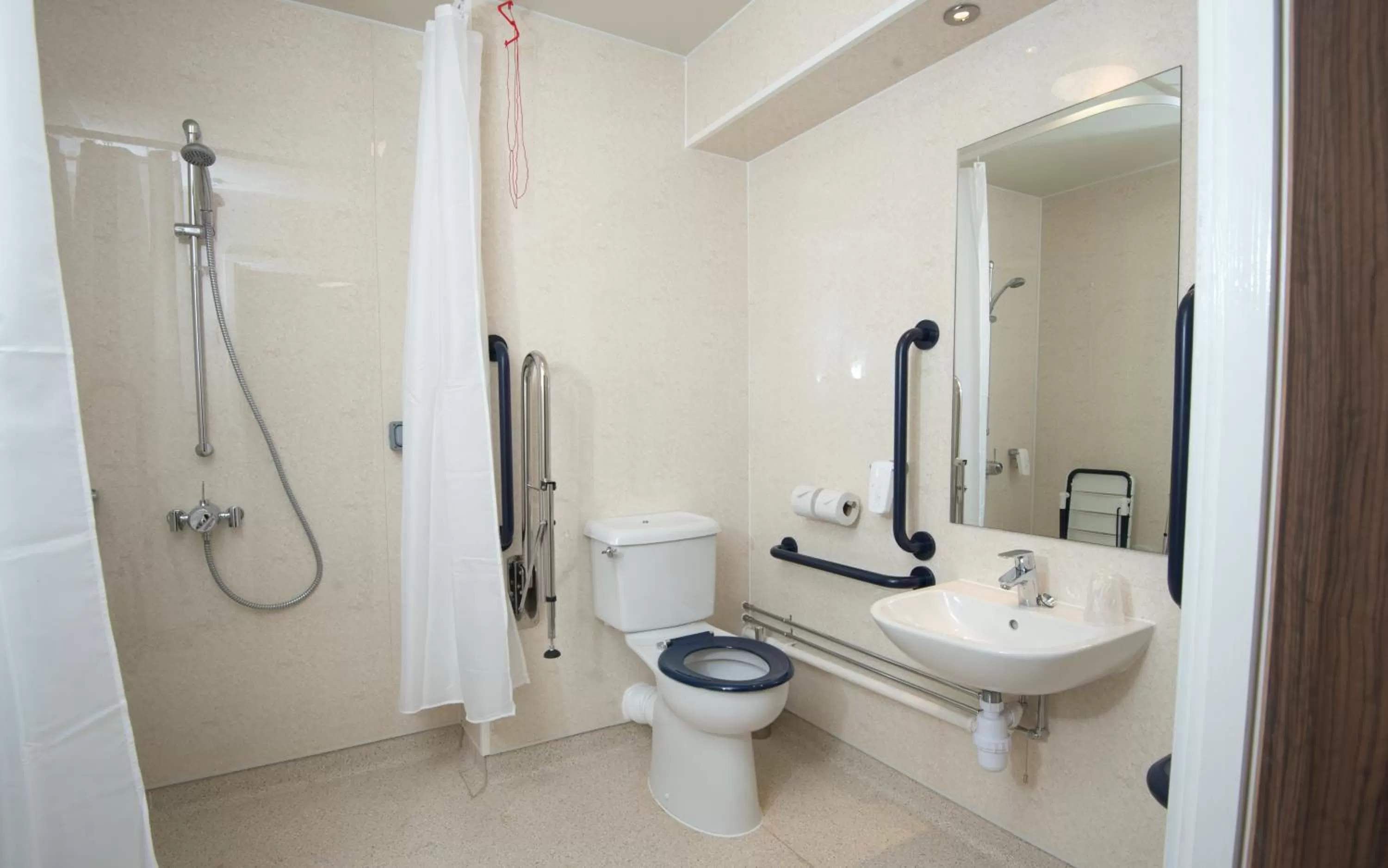 Bathroom in Queen of the Loch, Balloch by Marston's Inns