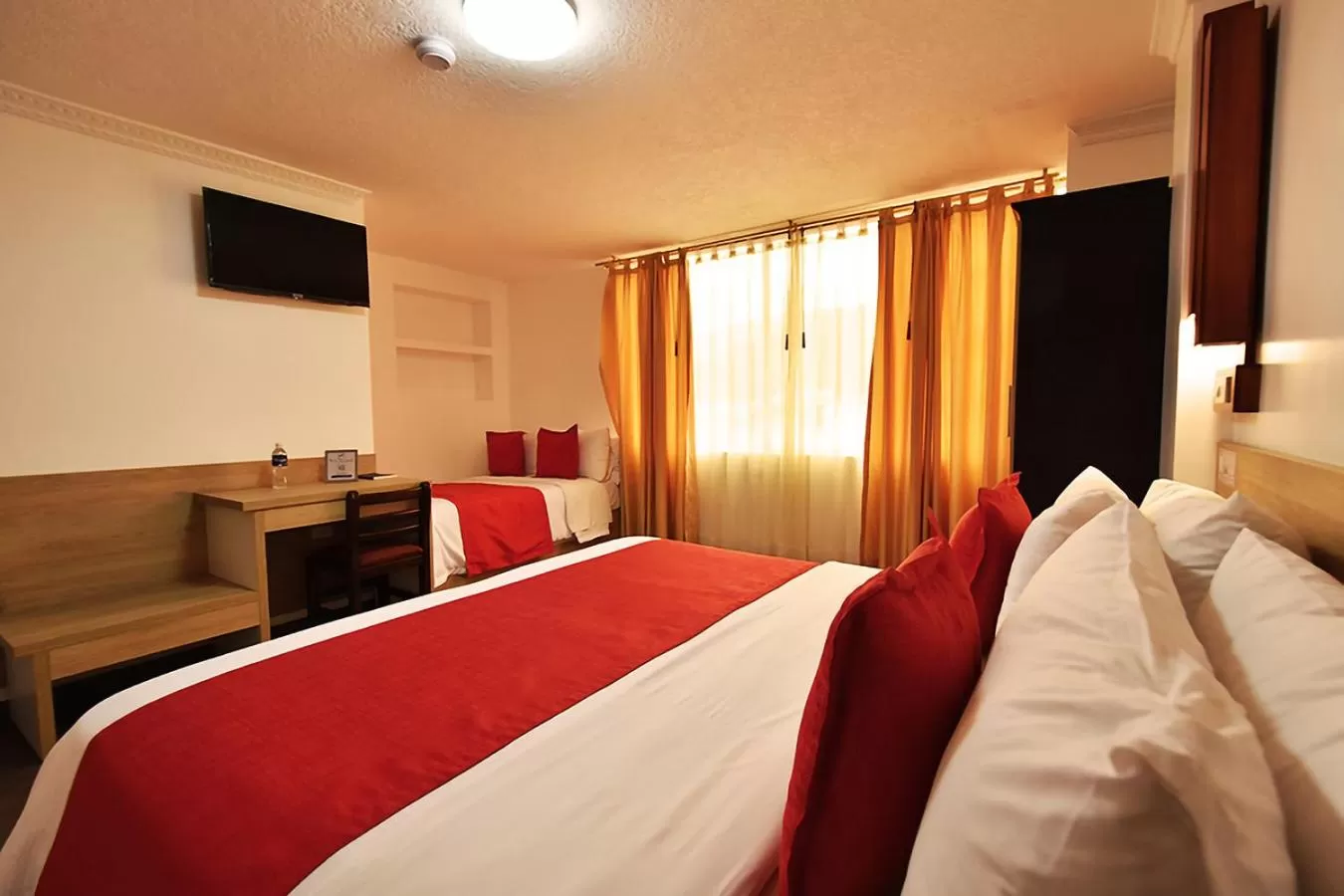 Bed in Hotel Plaza Victoria