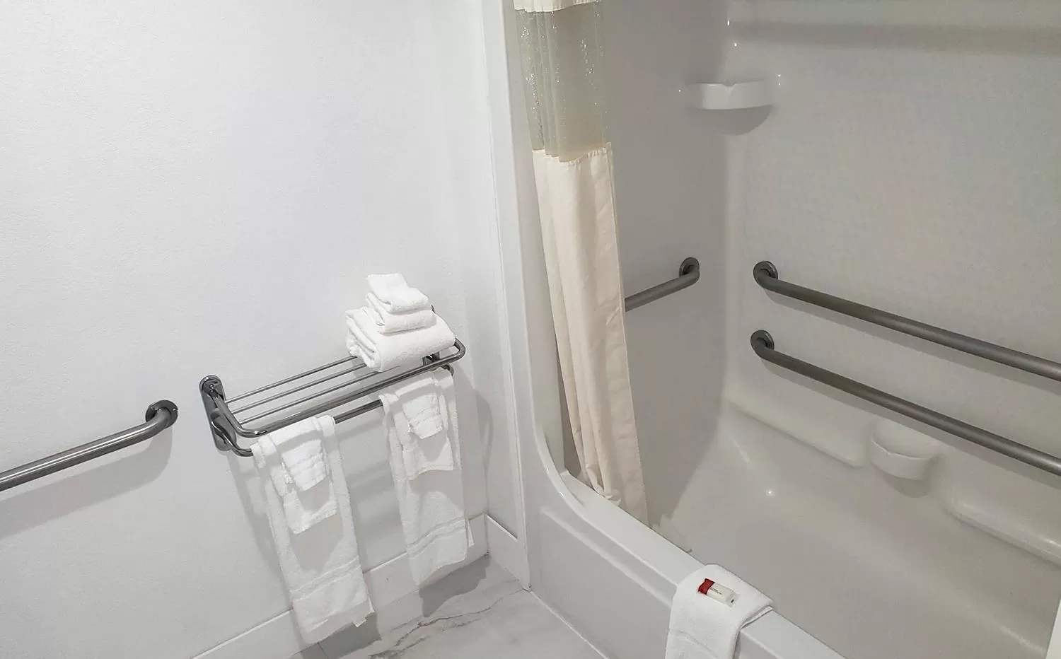 Bathroom in Coratel Inn & Suites by Jasper New Braunfels IH-35 EXT 189