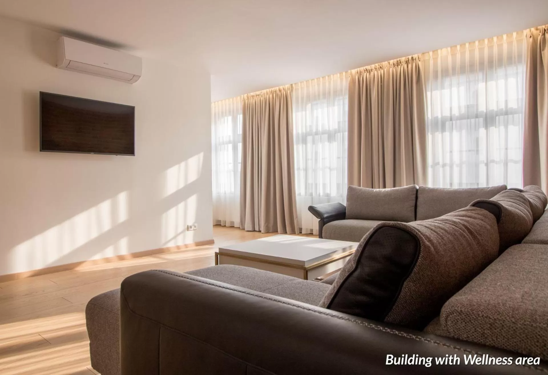 Communal lounge/ TV room in Hotel Spichrz