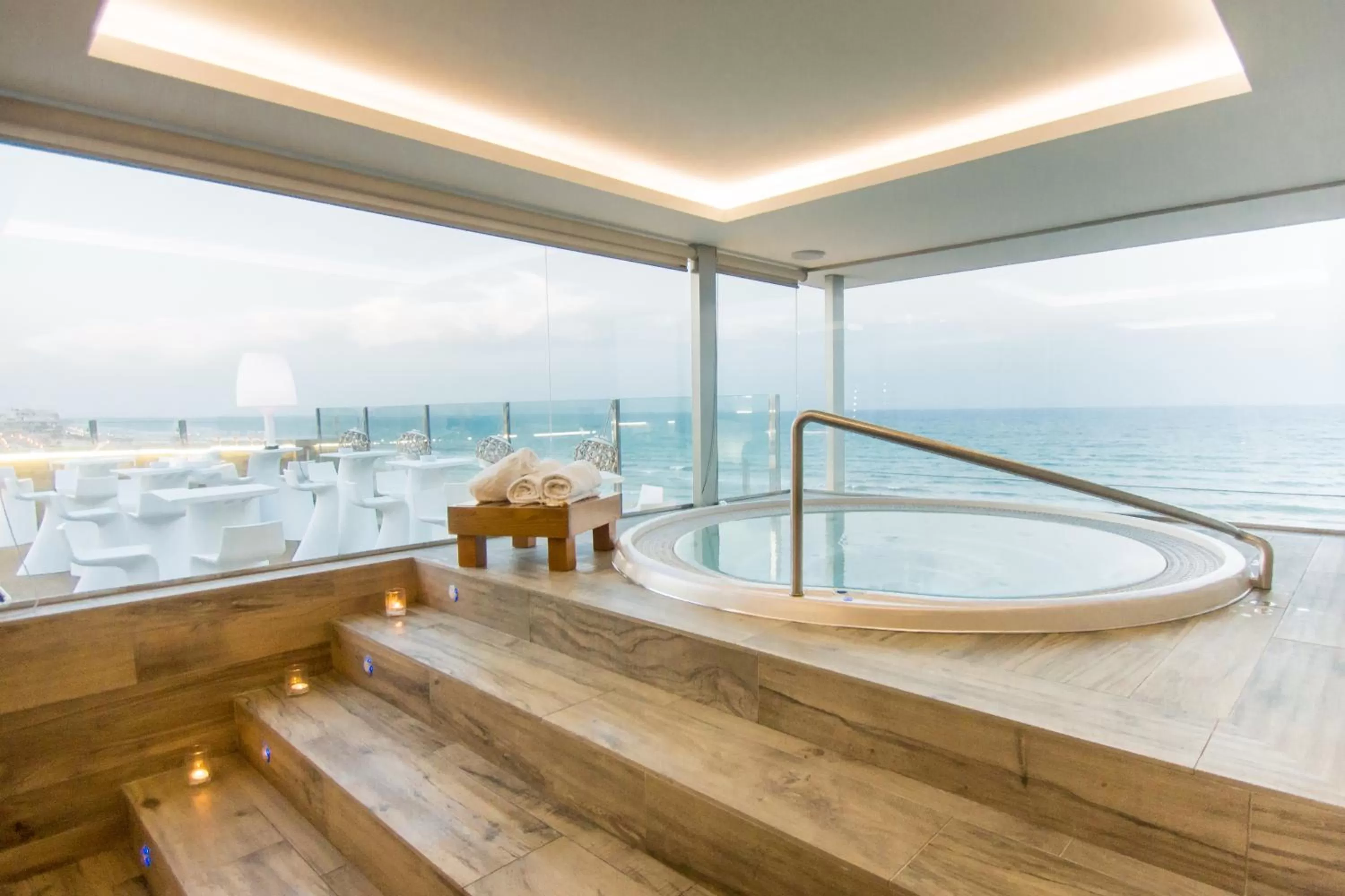 Hot Tub in Hotel Meridional