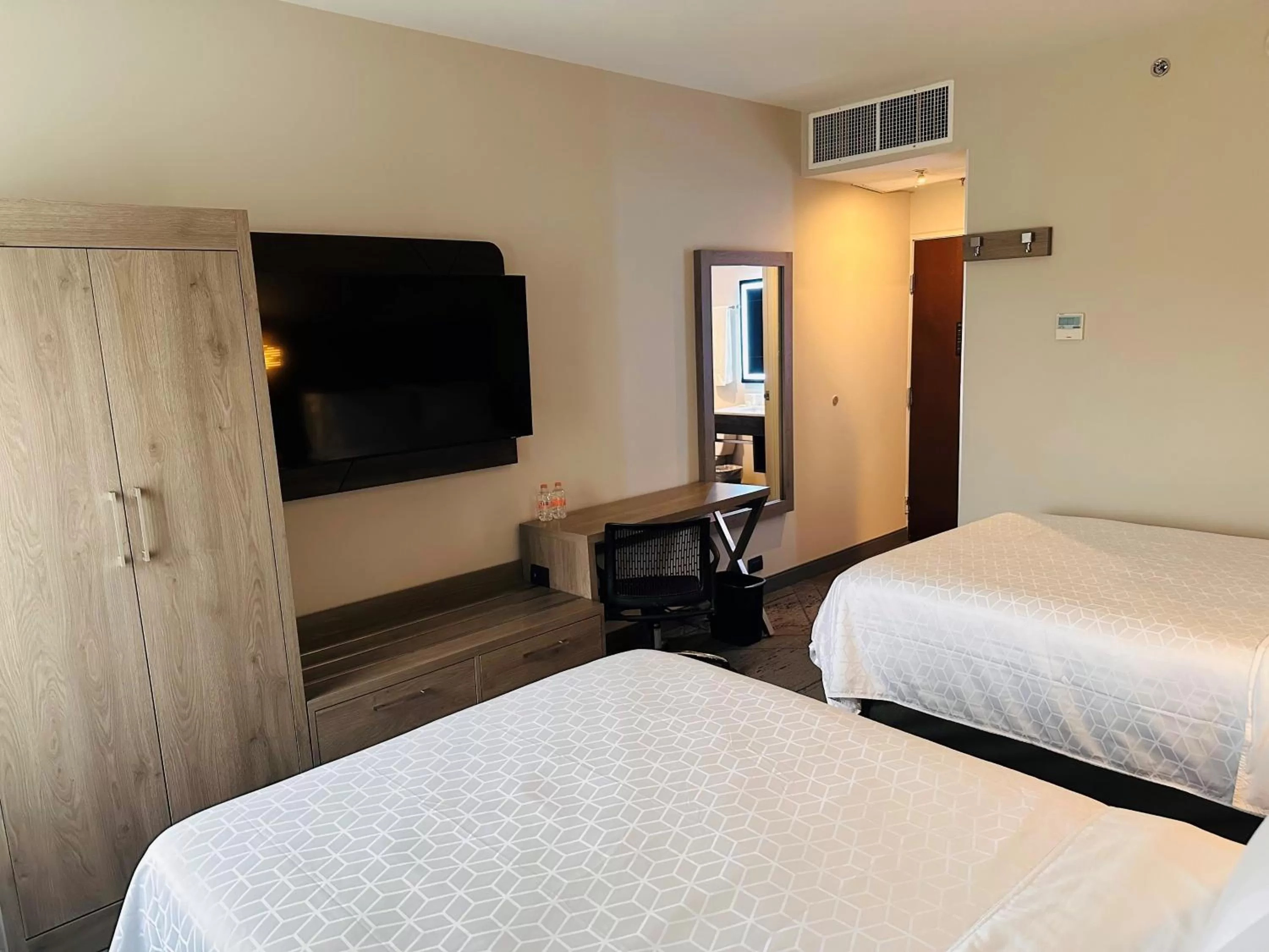 Bedroom, Bed in Holiday Inn Express Mexico City Satelite by IHG