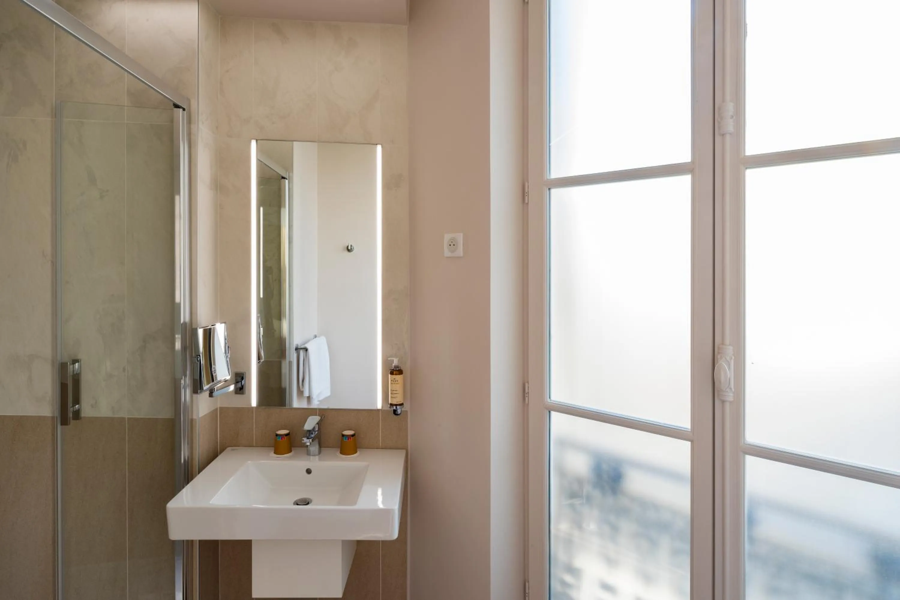 Bathroom in Mercure Paris Opera Lafayette