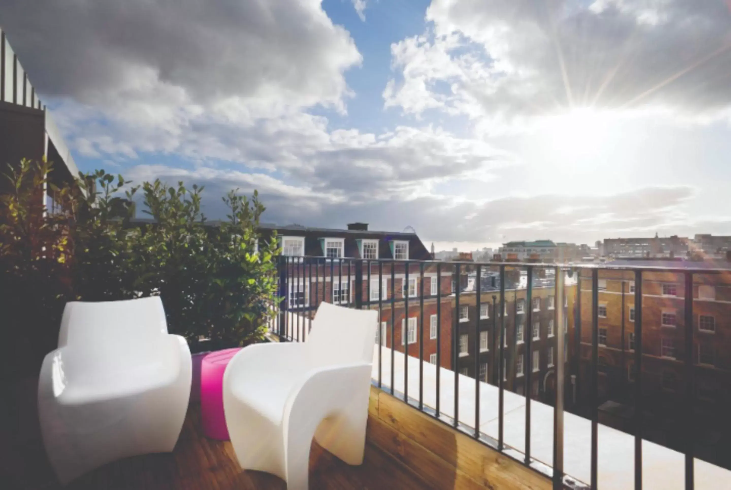 Deluxe King Room with Balcony in Apex Temple Court Hotel Deluxe King Room with Balcony in Apex Temple Court Hotel