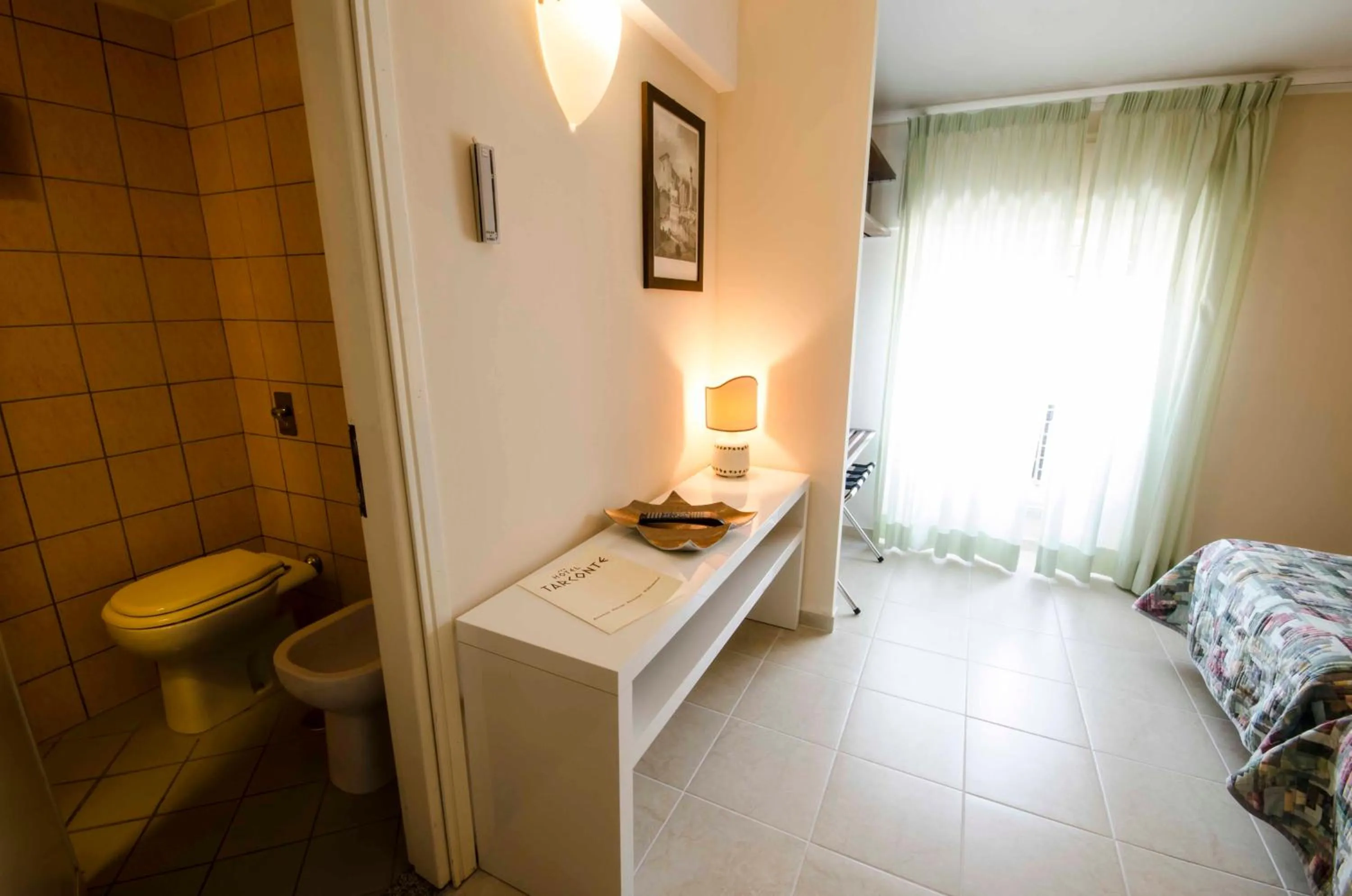 Photo of the whole room in Hotel Tarconte