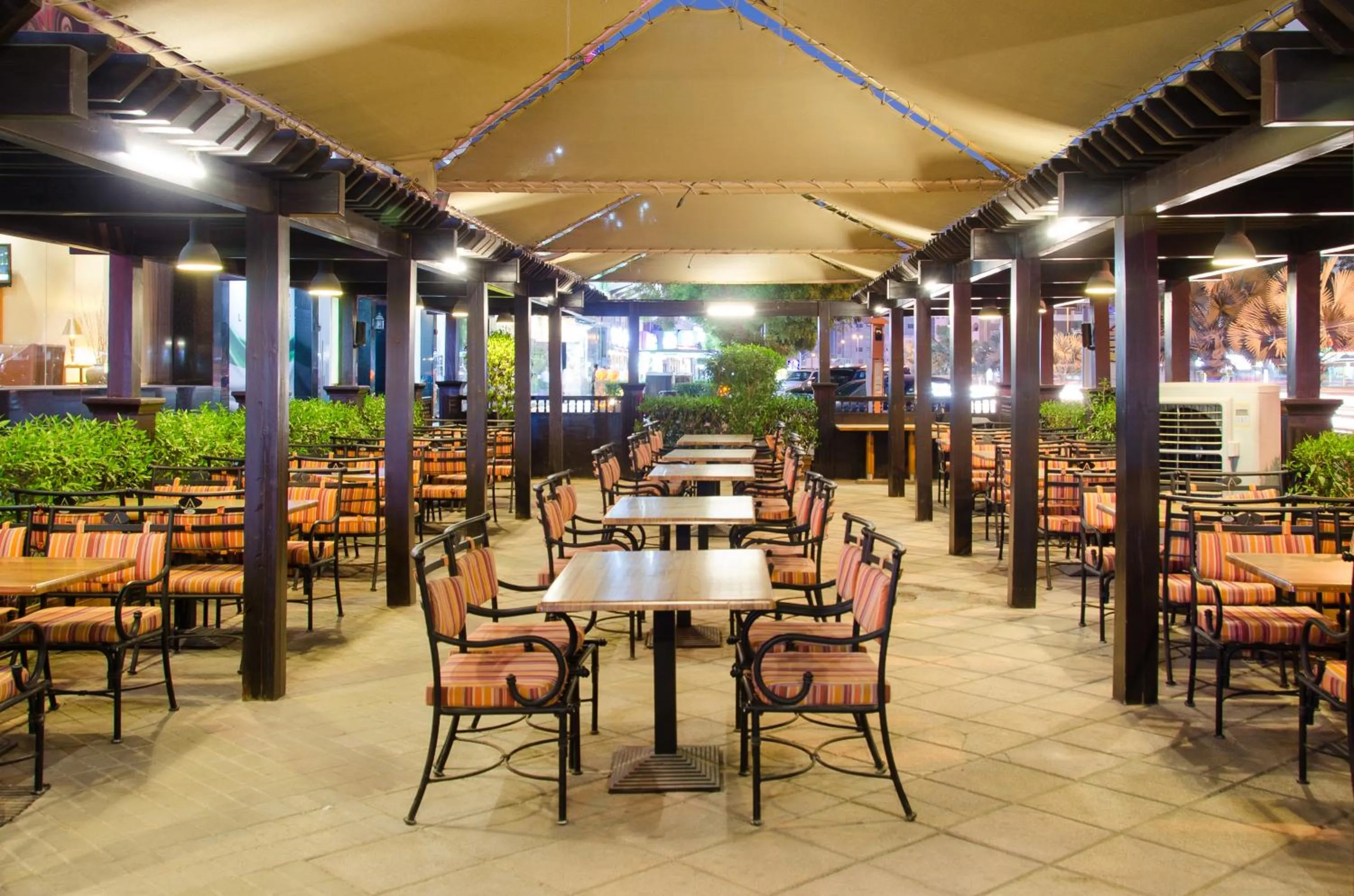 Restaurant/places to eat in Avenue Hotel Dubai