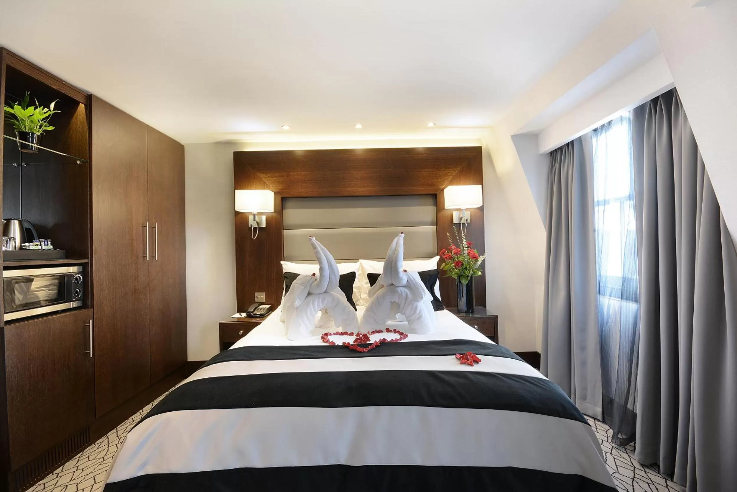 Bedroom, Bed in Park Grand London Lancaster Gate