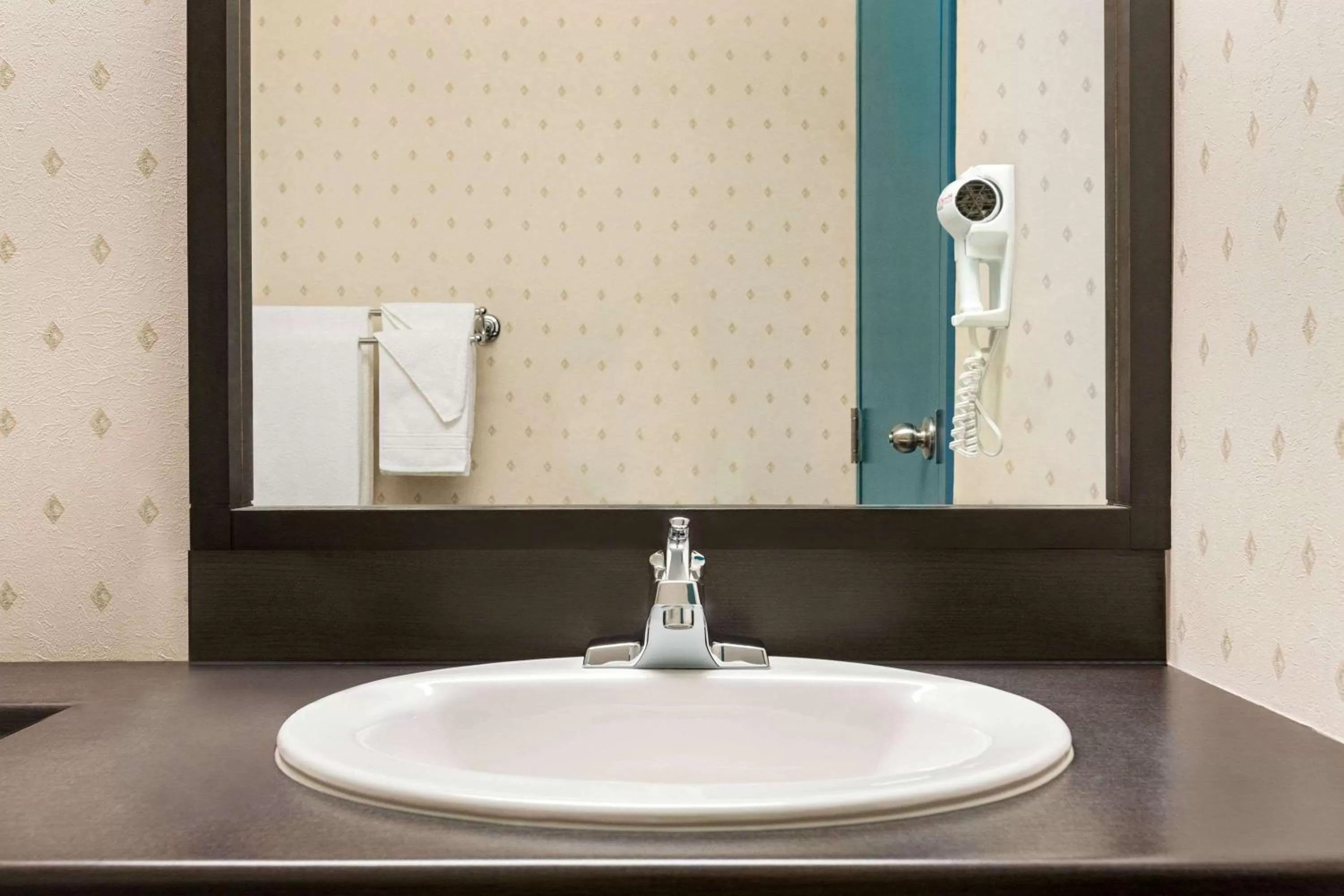 Bathroom in Days Inn by Wyndham Montmagny