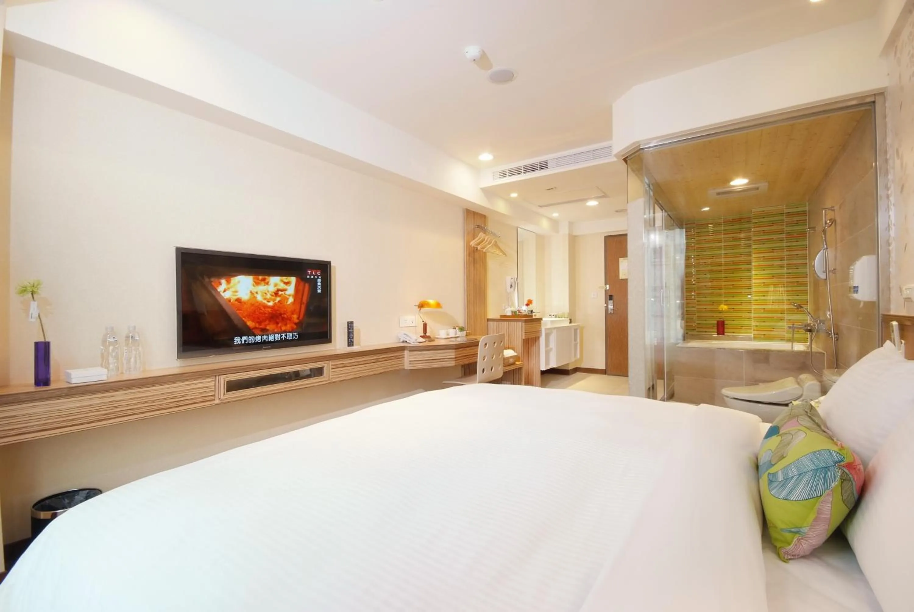 Photo of the whole room, Bed in NAGAHIRO Hotel