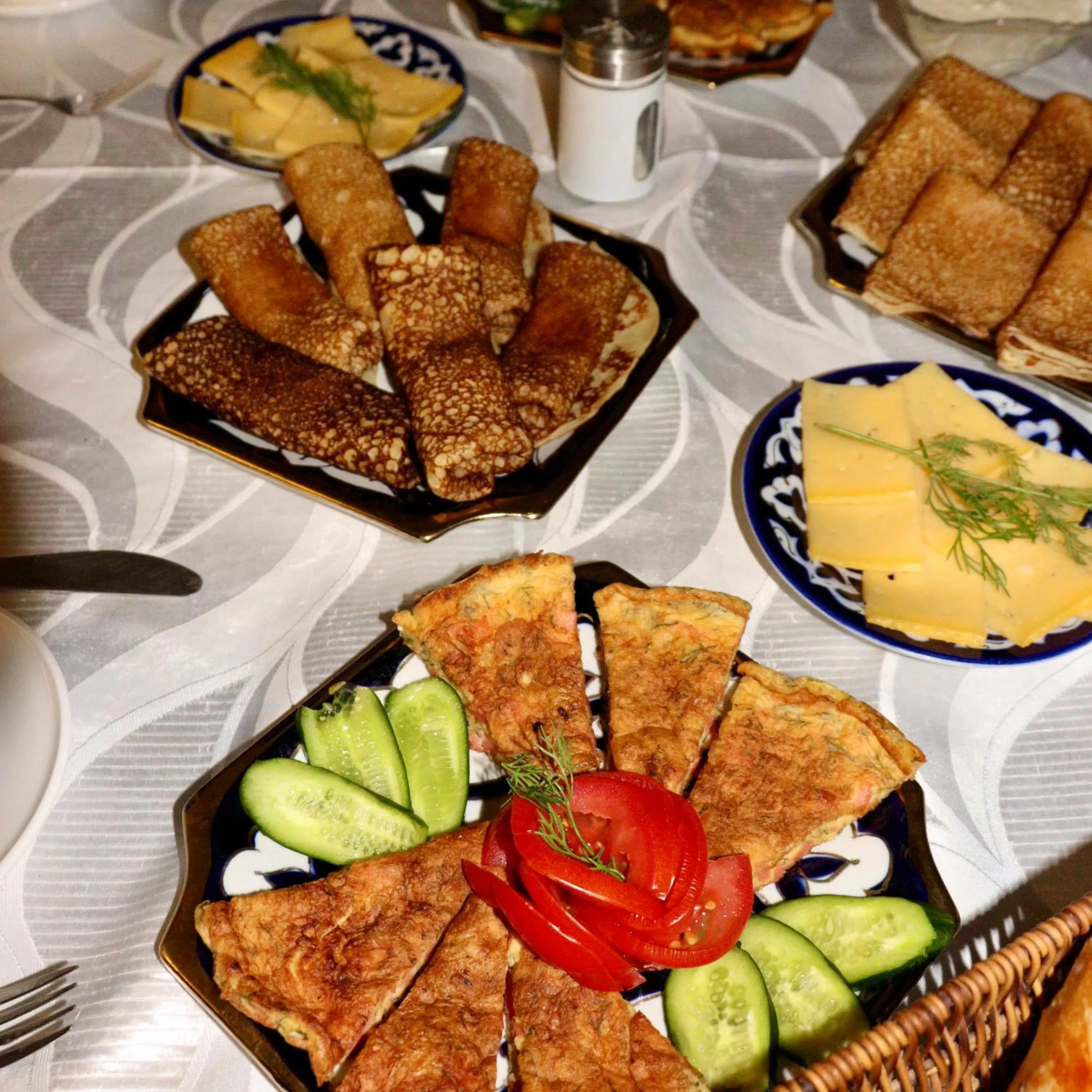 Food and drinks, Food in Al Bukhari