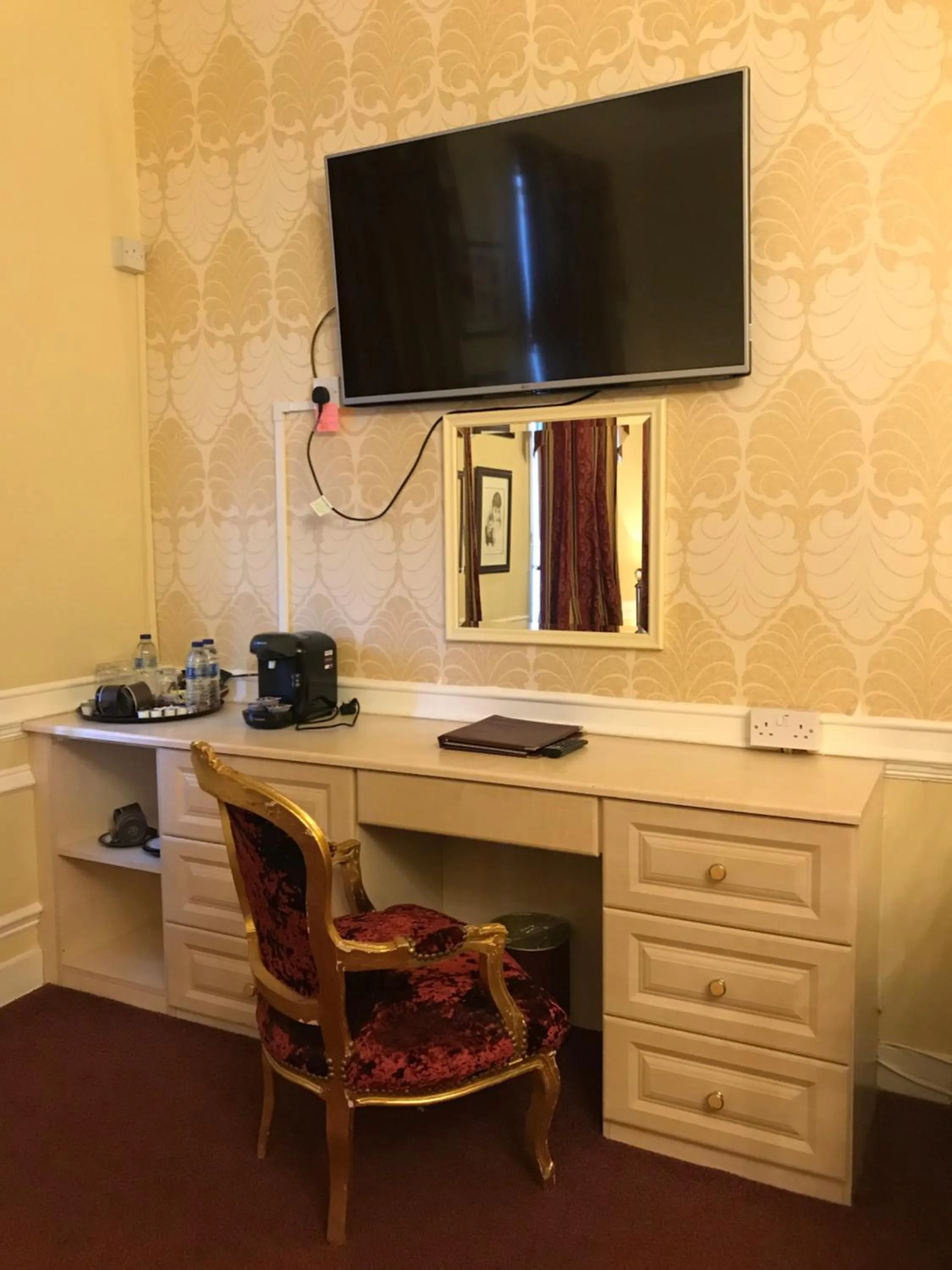 TV and multimedia in The Gordon House Hotel
