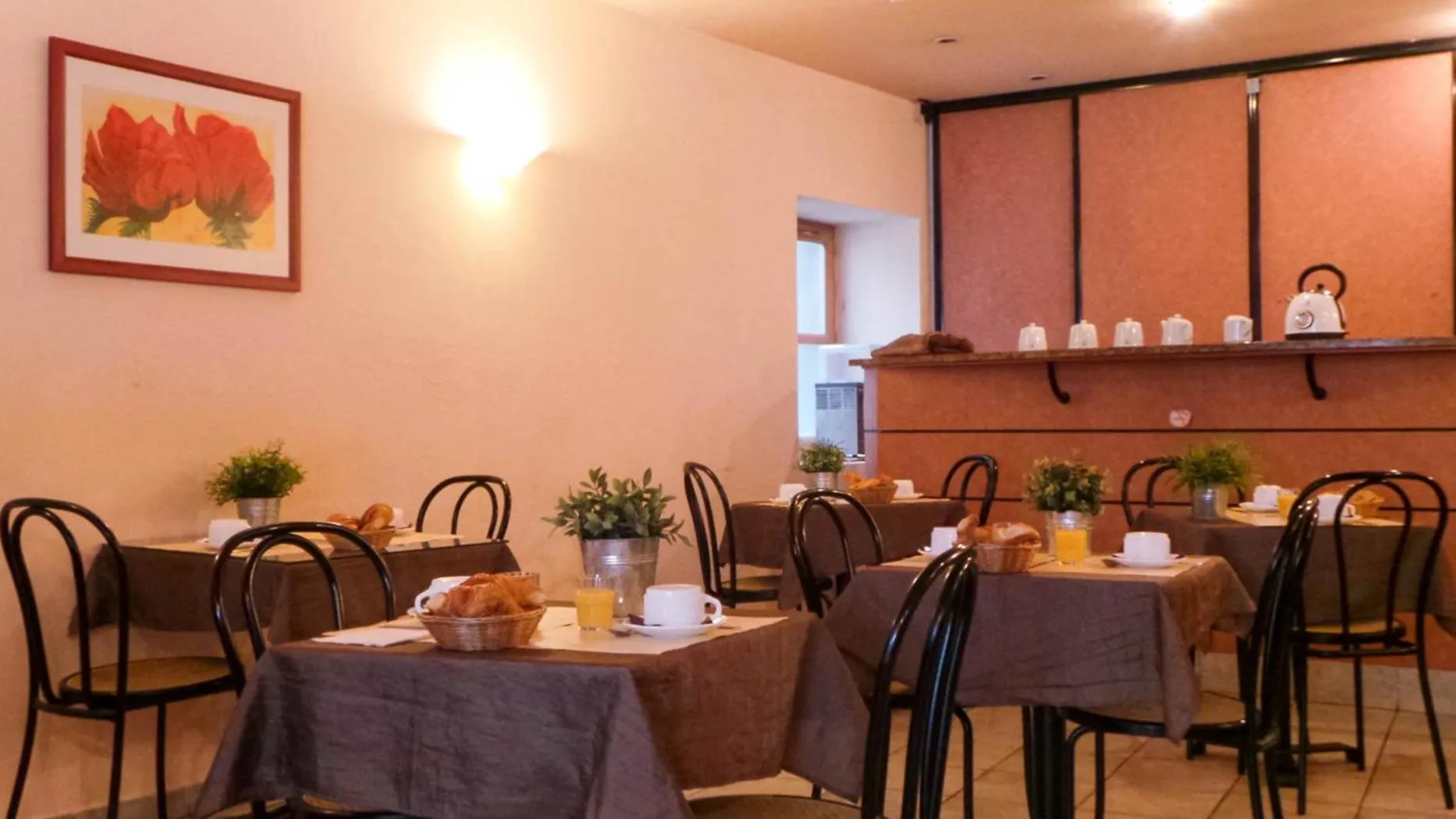 Continental breakfast in Logis Hôtel Saint Jacques